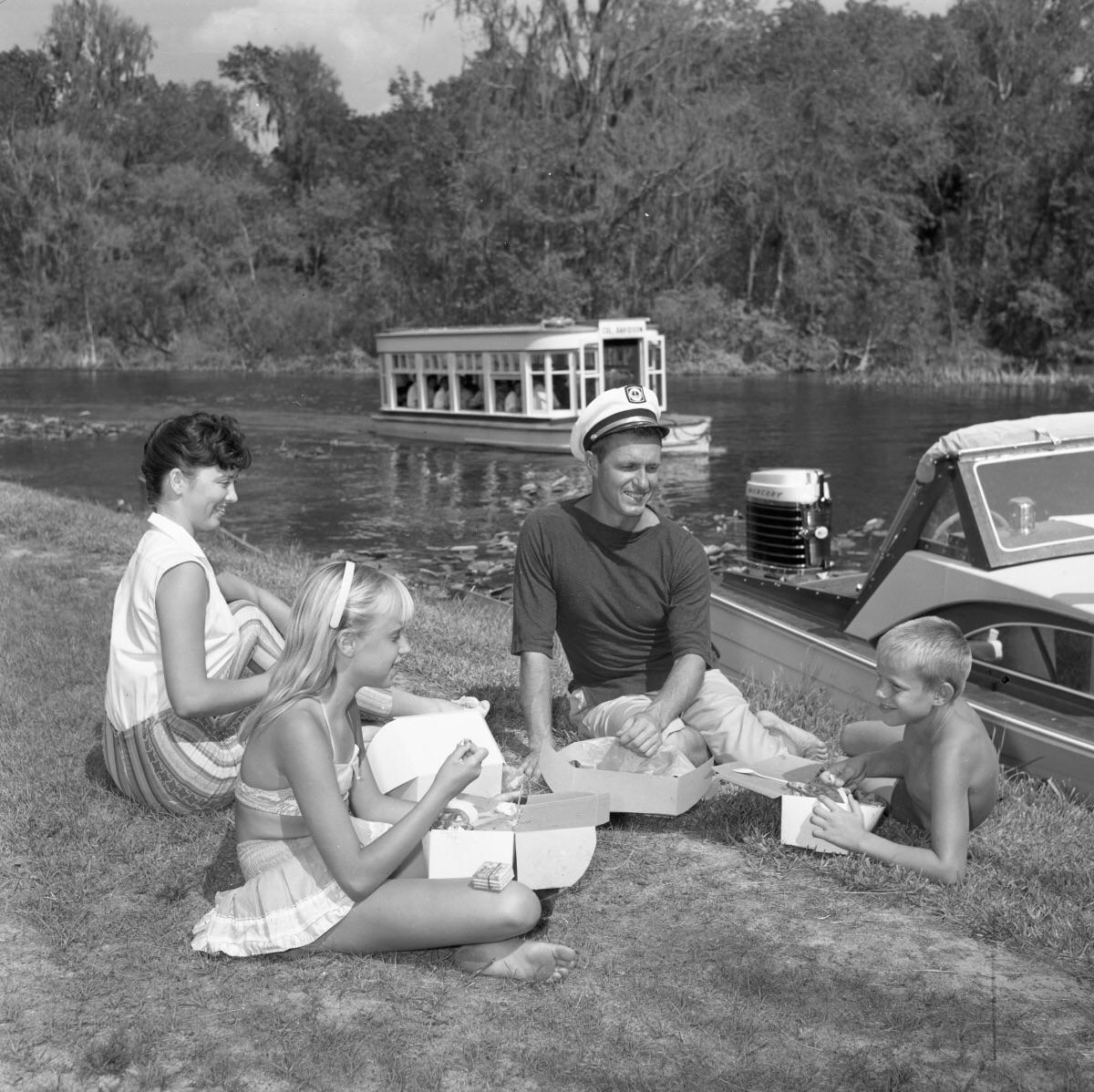 A family enjoys a riverside picnic in Silver Springs, Florida c.1957