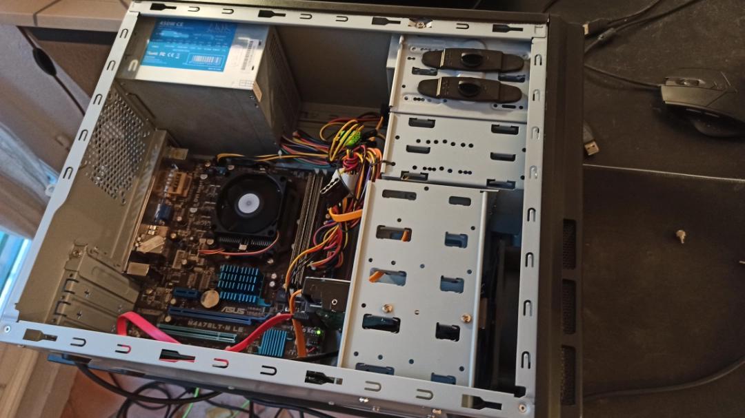 Help, pc won't post (I've tried reseting CMOS, resetting RAM and a