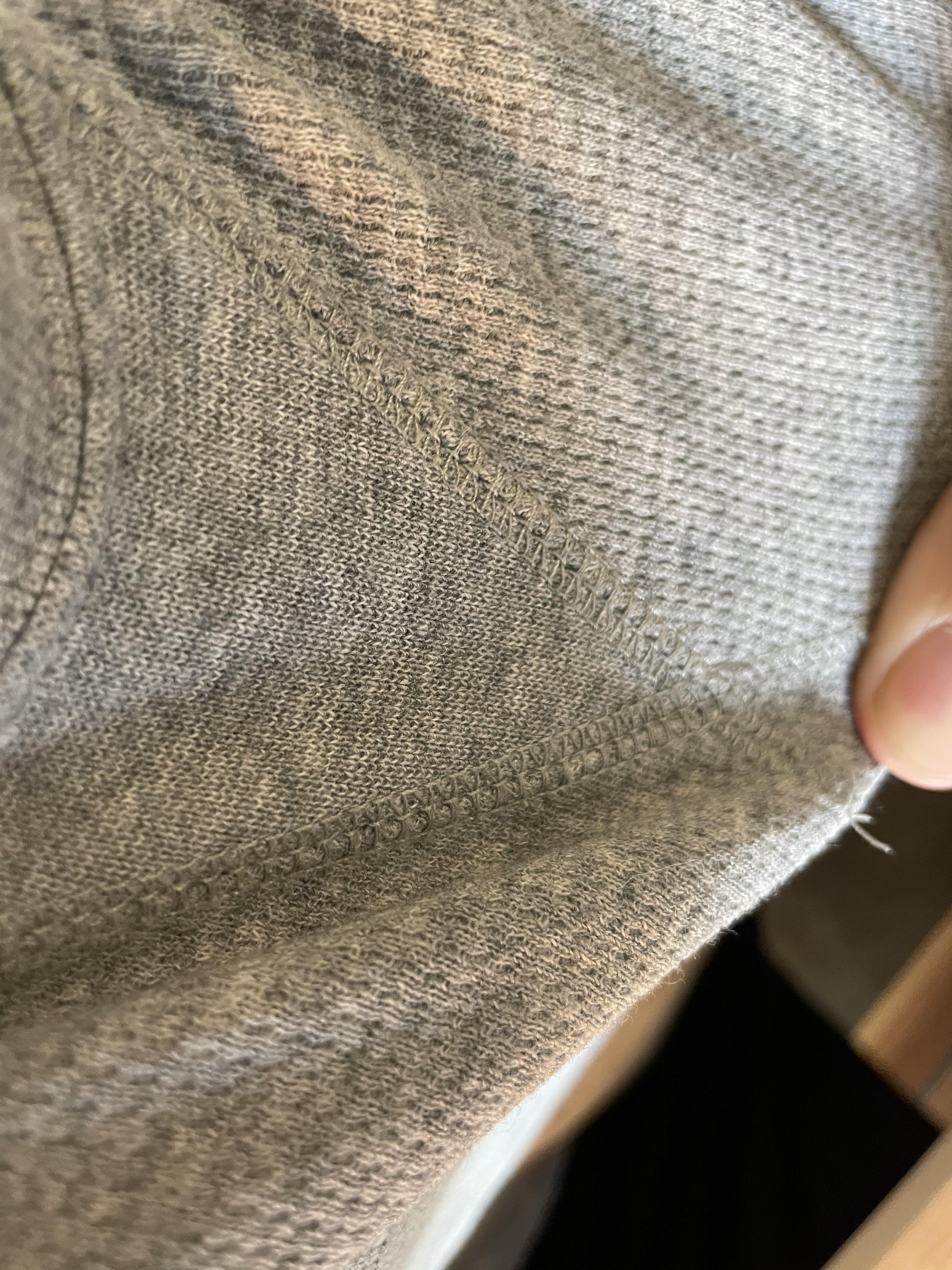 How do I get this stitch? I often see it on neoprene garments as well