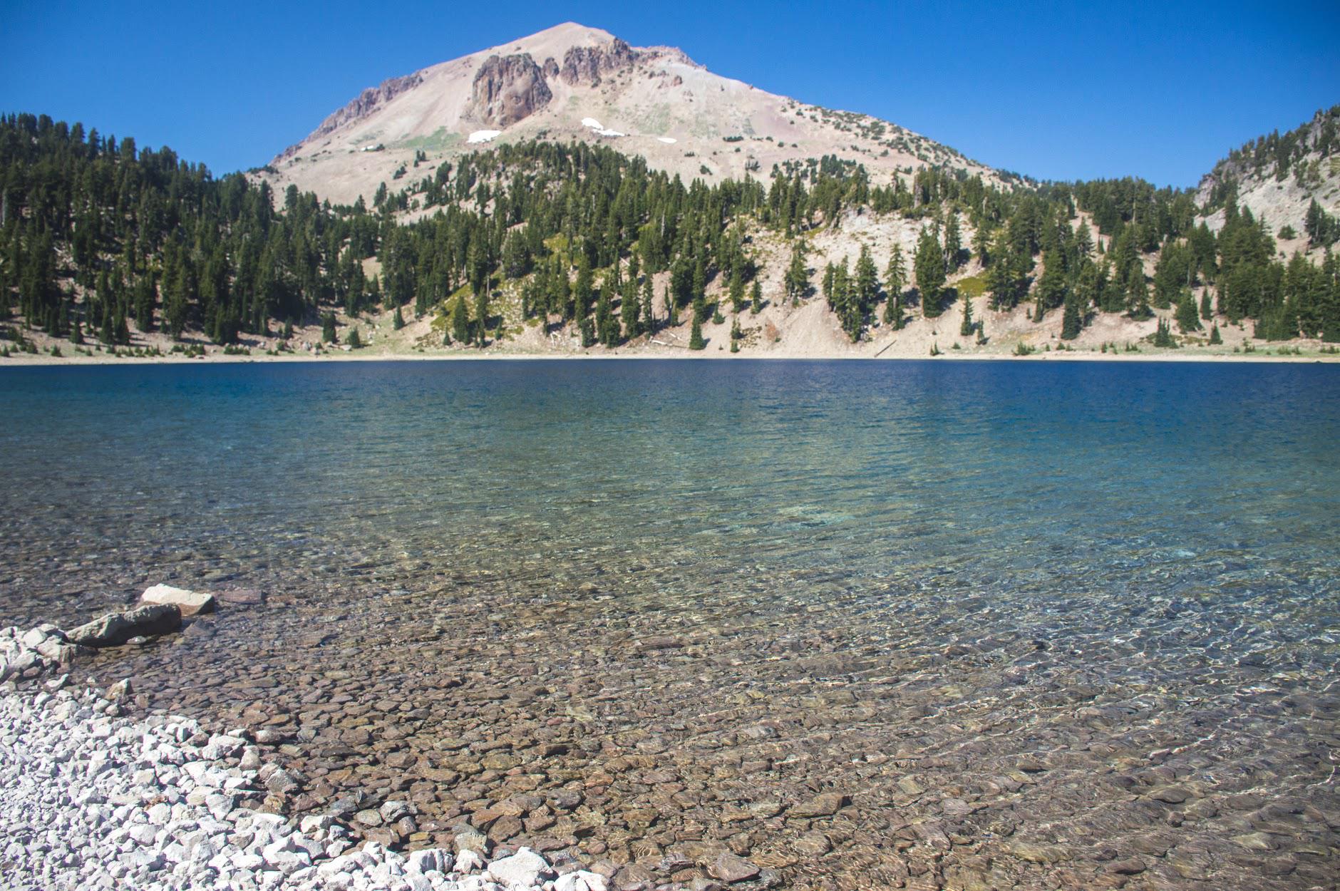Lake Helen, Lassen National Park, California [OC] [4905 × 3261] r