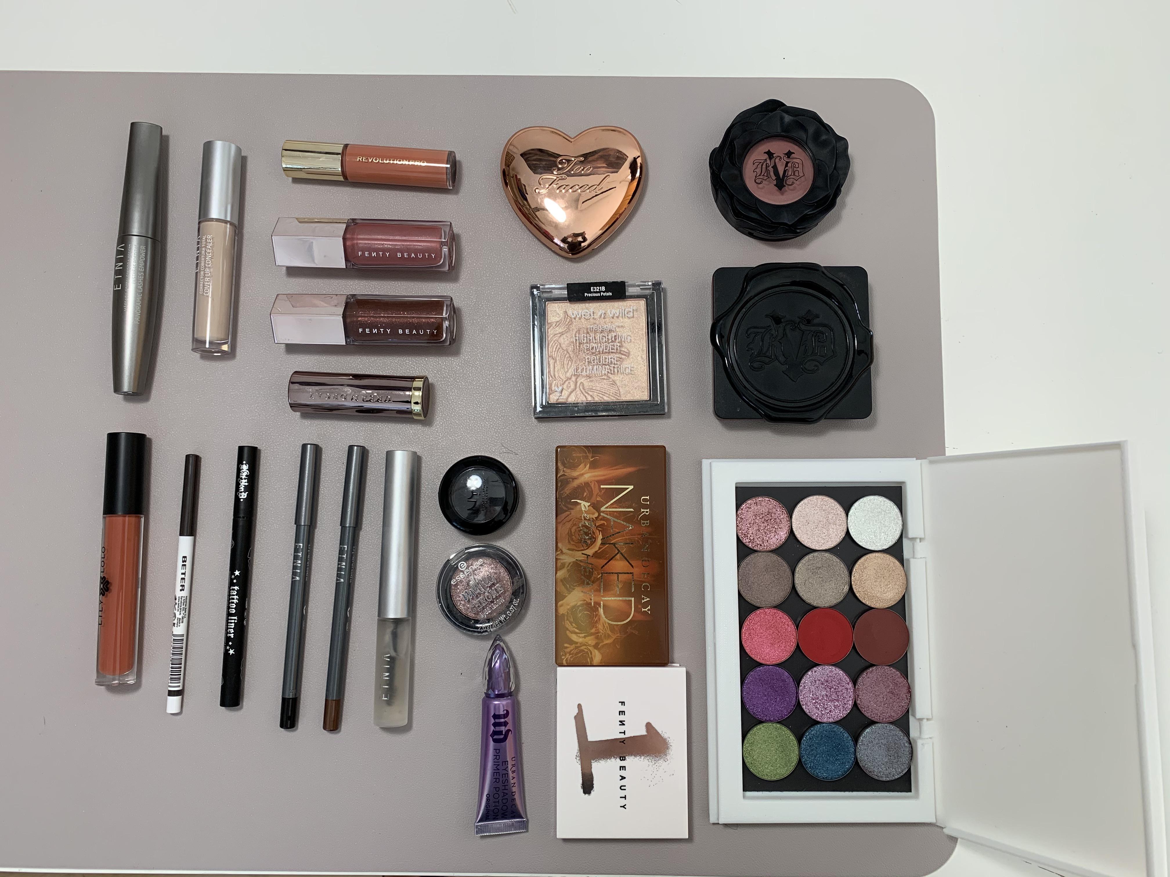 My updated minimal makeup collection r/MinimalistBeauty