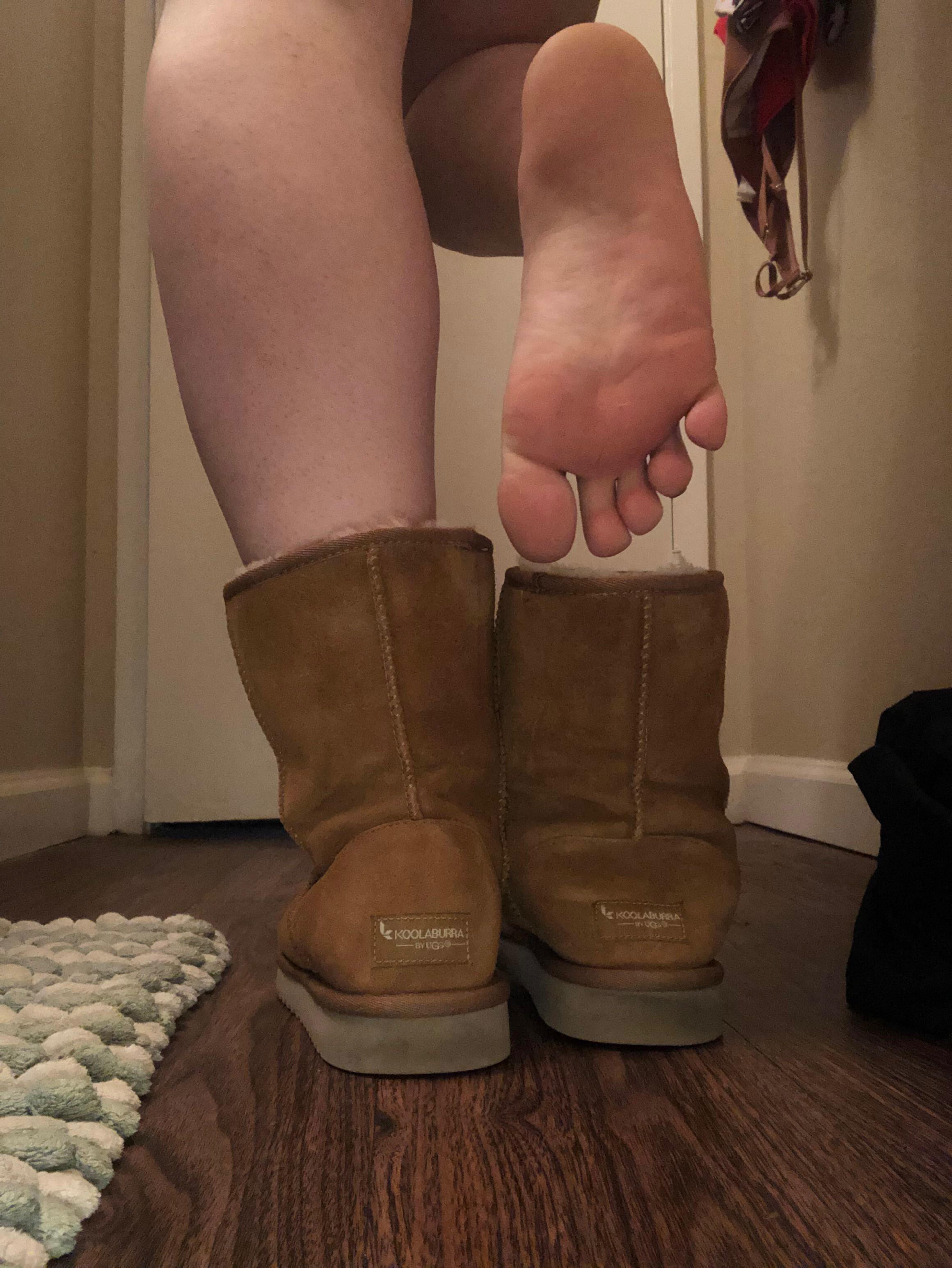 These Ugg’s are so smelly and sweaty. Anyone want a sniff!? r