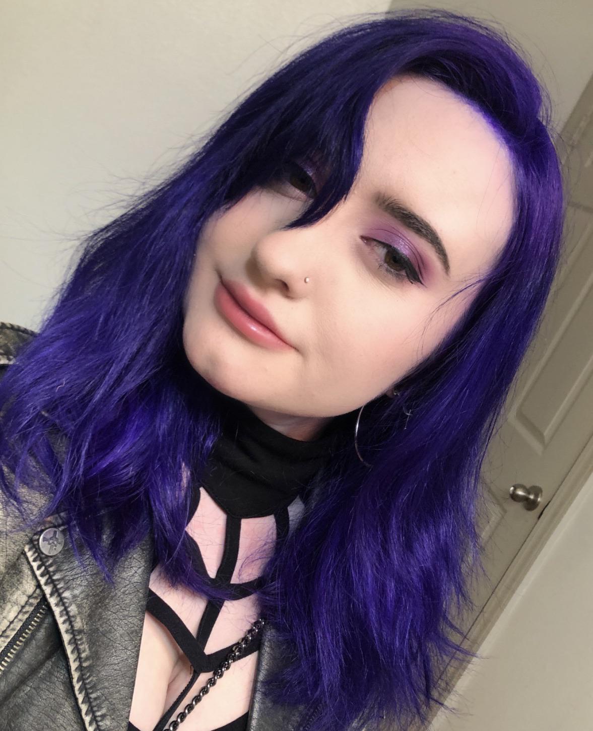 New color, loving this vibrant purple by Iroiro! First time trying out