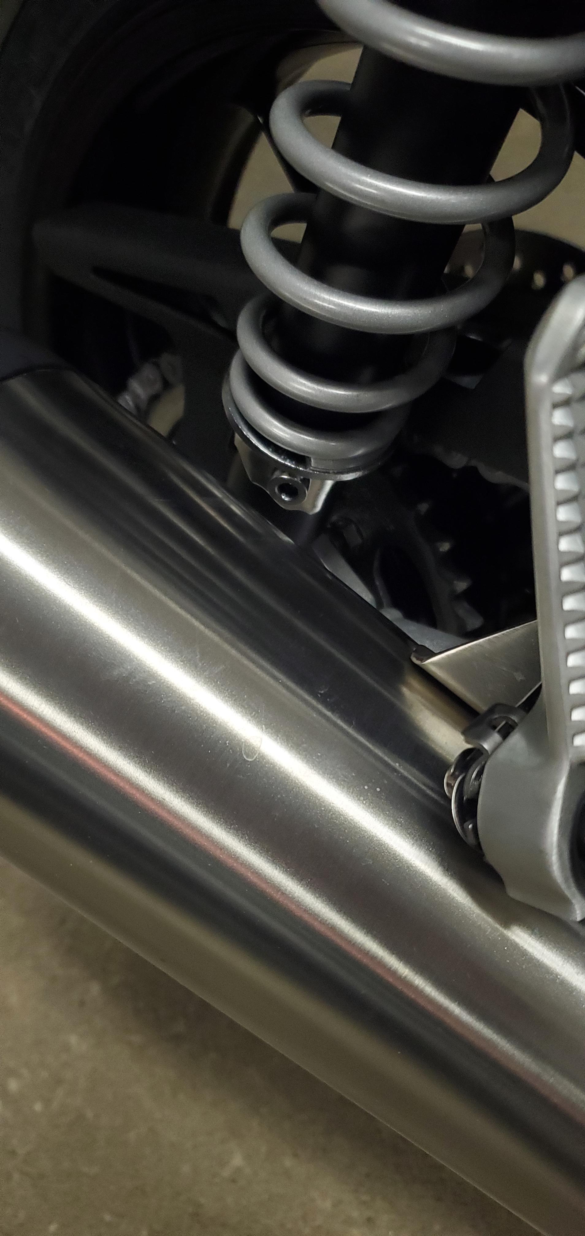 trying to adjust the back suspensions preload on my speed.twin. but the