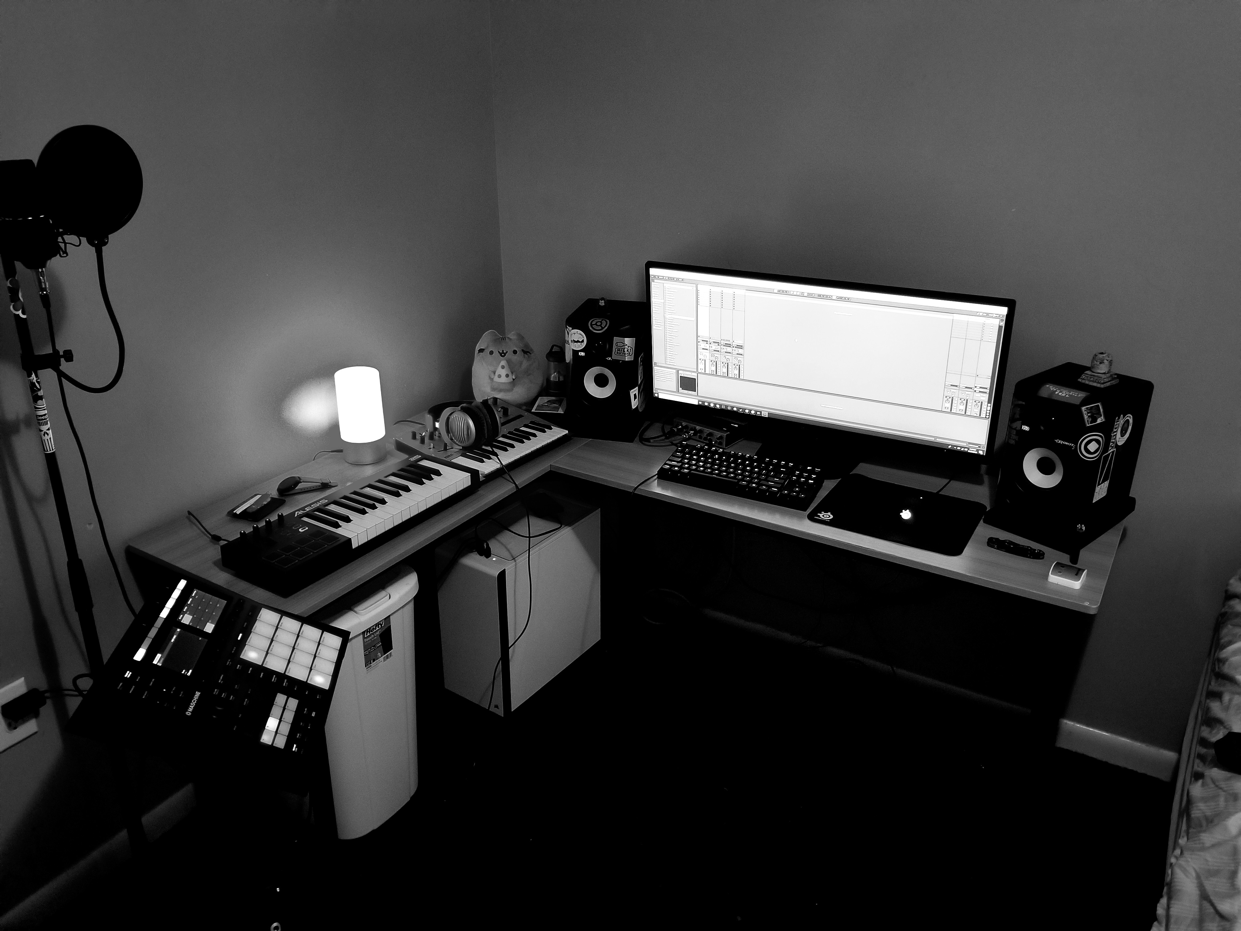 Updated bedroom studio. r/MusicBattlestations