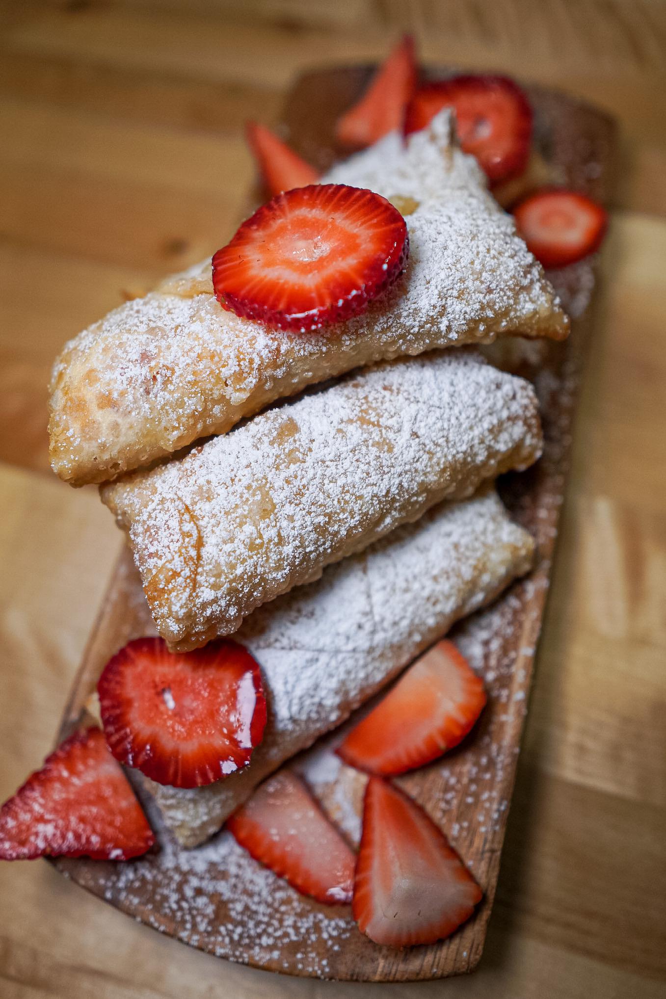 Strawberry Cheesecake Egg Rolls r/FoodPorn
