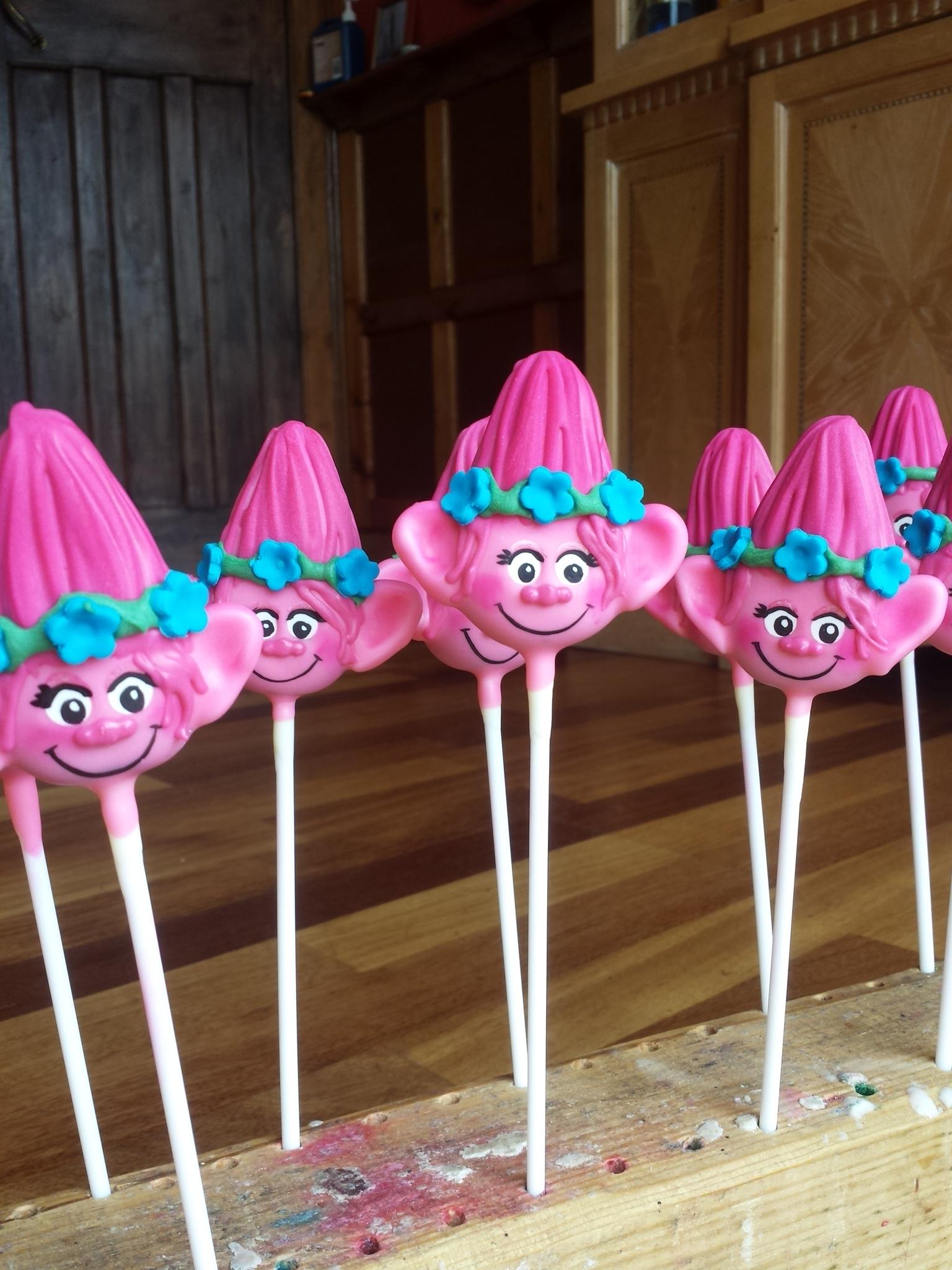 I made these Princess Poppy (Trolls) cake pops ) somethingimade
