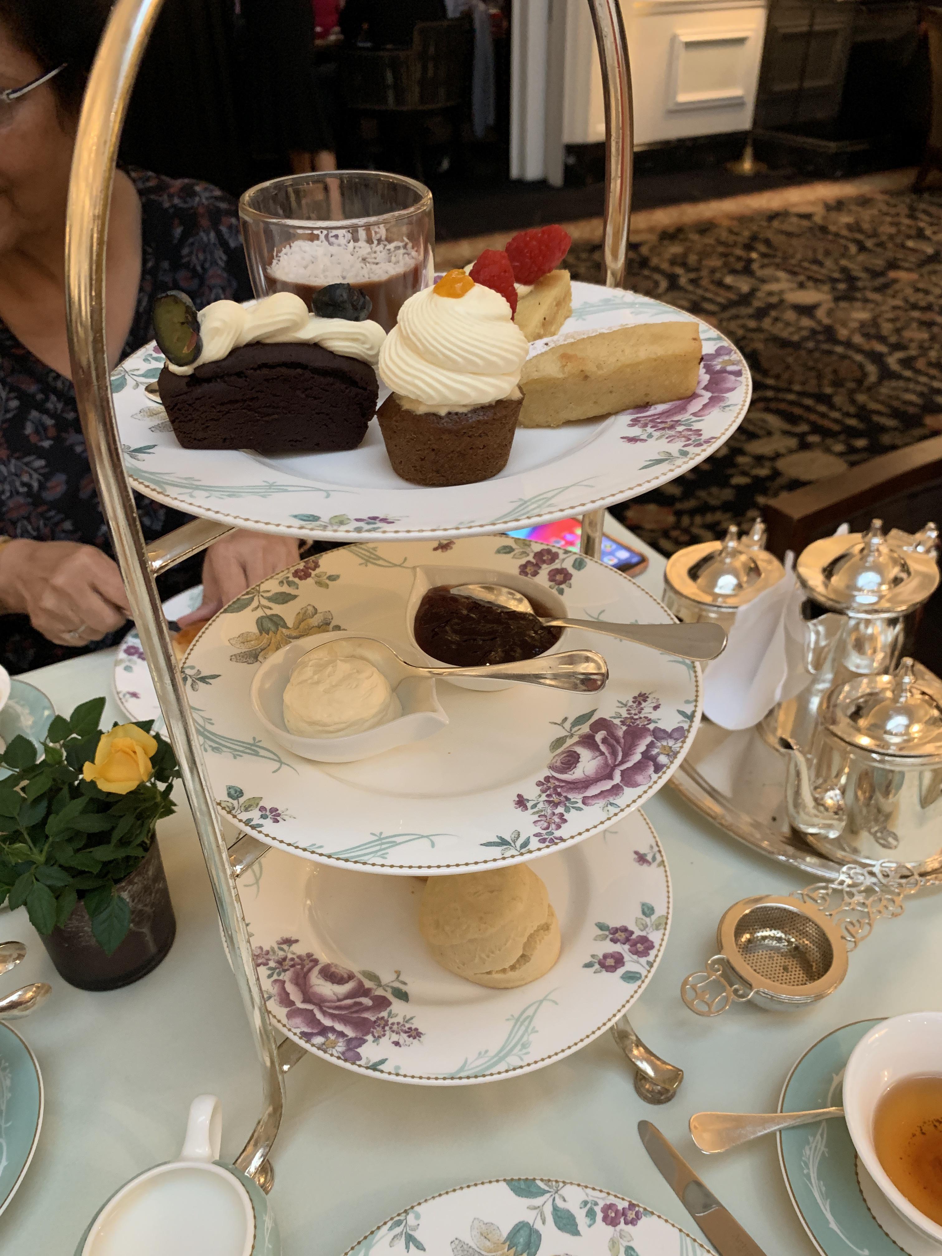 Afternoon tea at the Savoy in London. Oh yeah it’s vegan! r/vegan