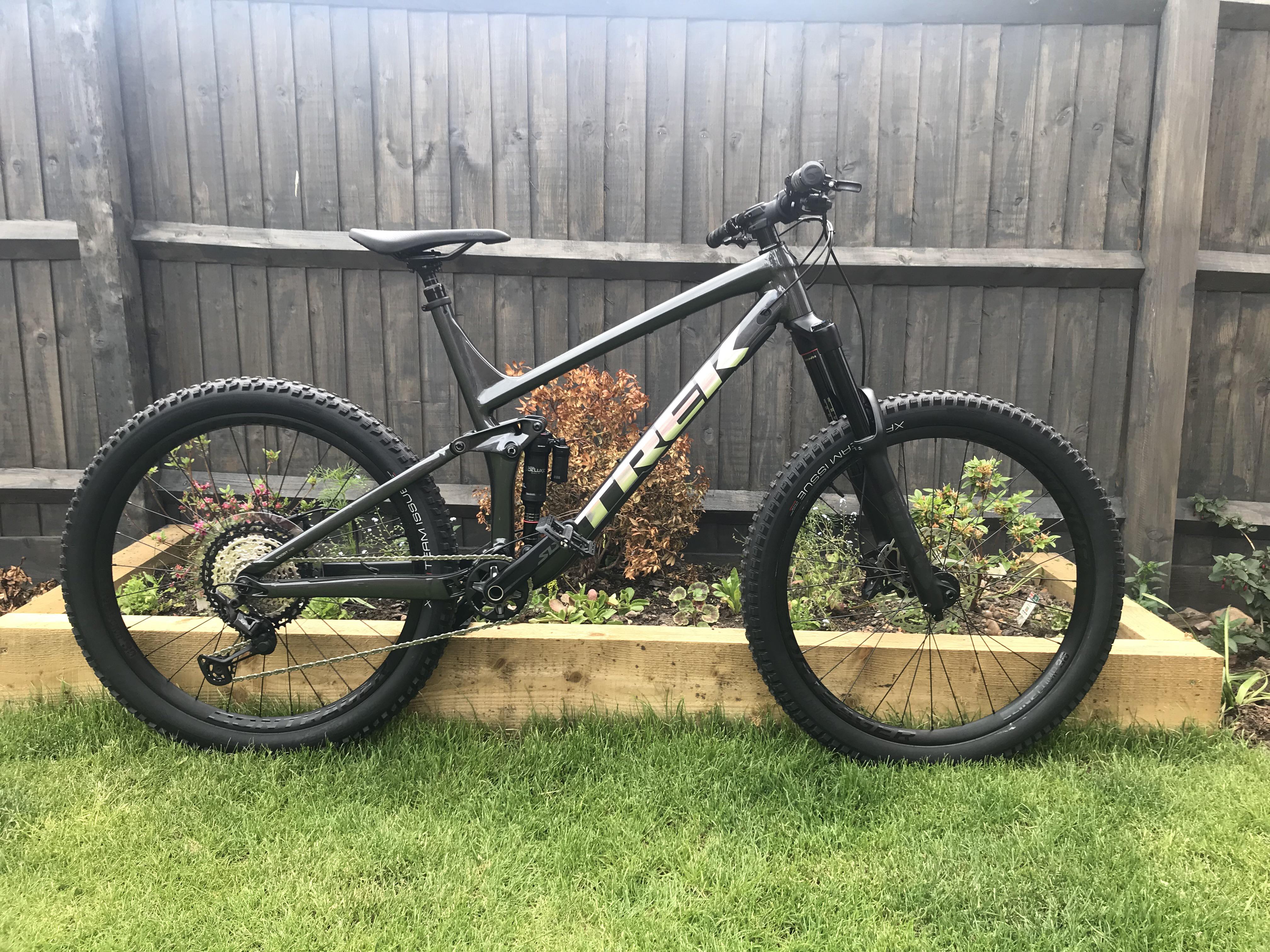 New bike day! My first full sus after 7 years on hardtails, looking