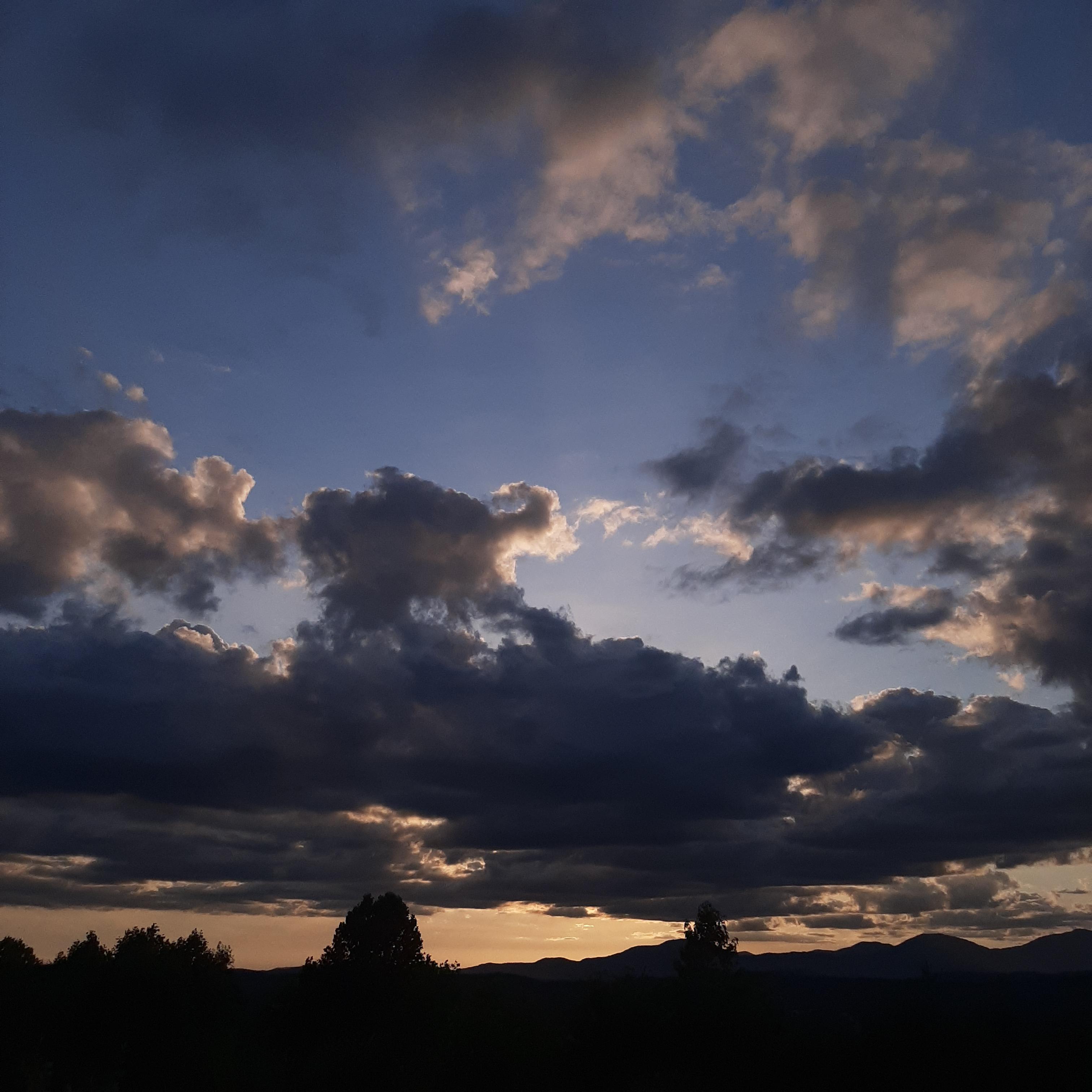 Sunset in Tennessee from a ridgetop [OC] r/SkyPorn