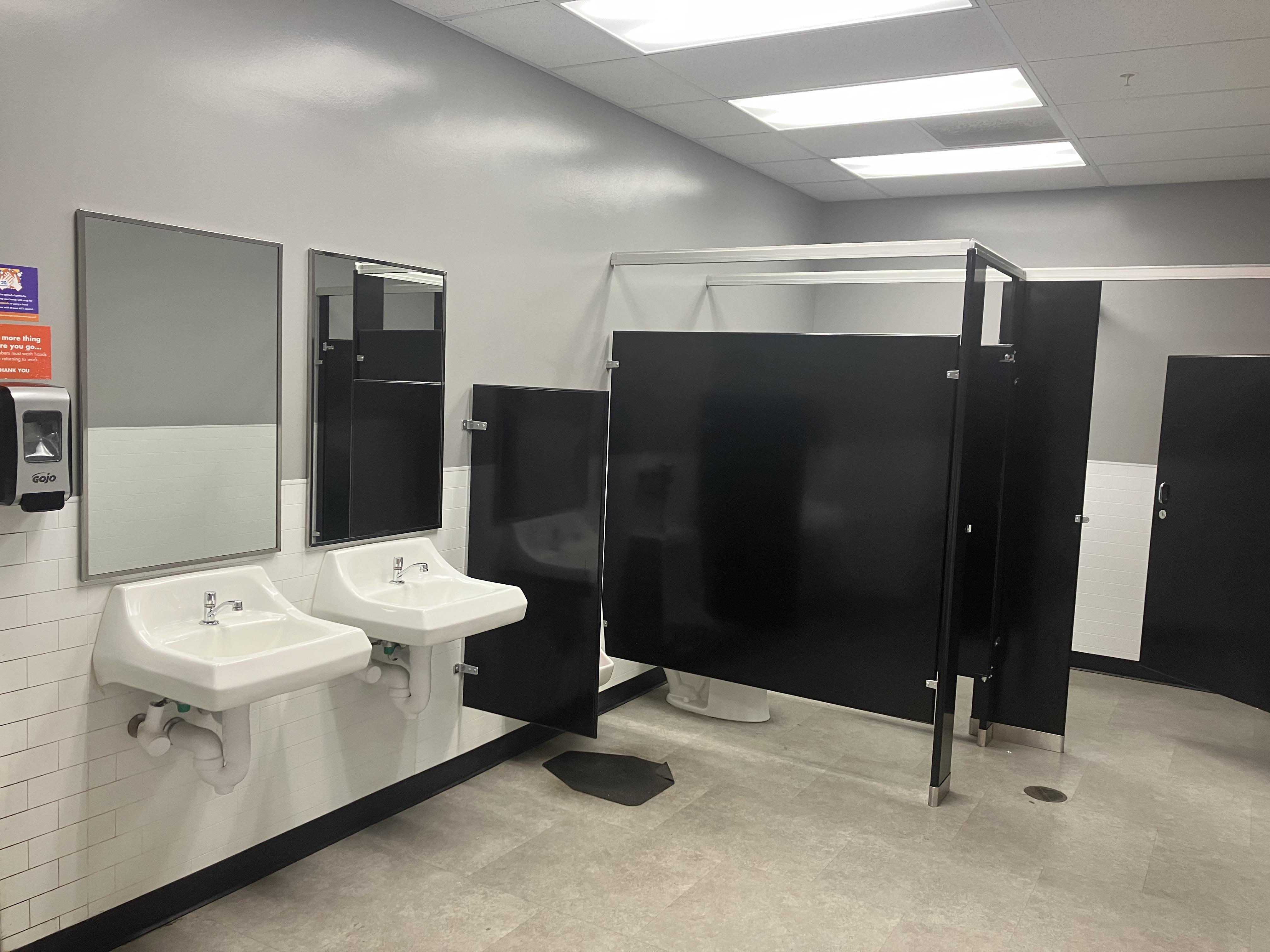 Nice Big Lots restroom r/notinteresting