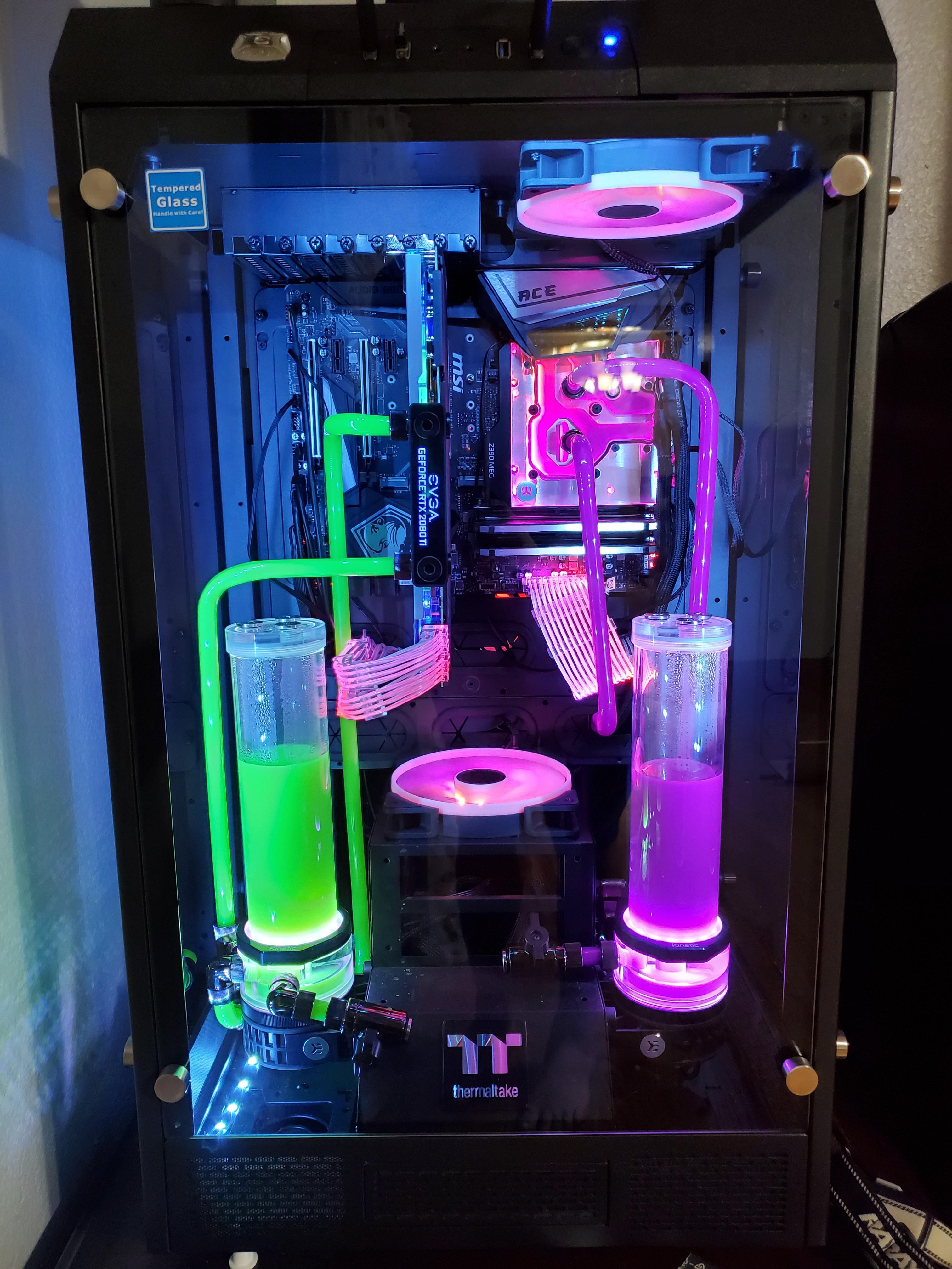 1st custom water cooled system. Done in a Thermaltake 900 case. Bends