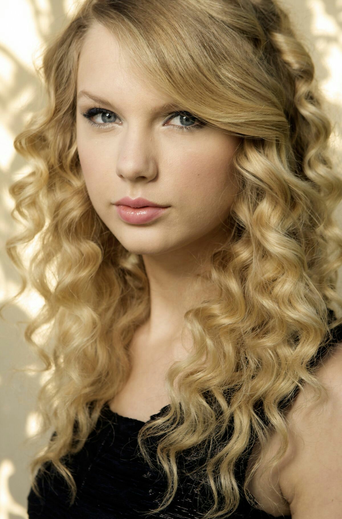 Fearless Taylor has one of the best hair of all time! r/TaylorSwift