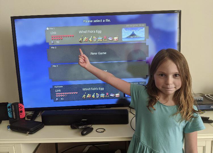 Honey pose in front of the tv so I can get reddit karma r/tomorrow