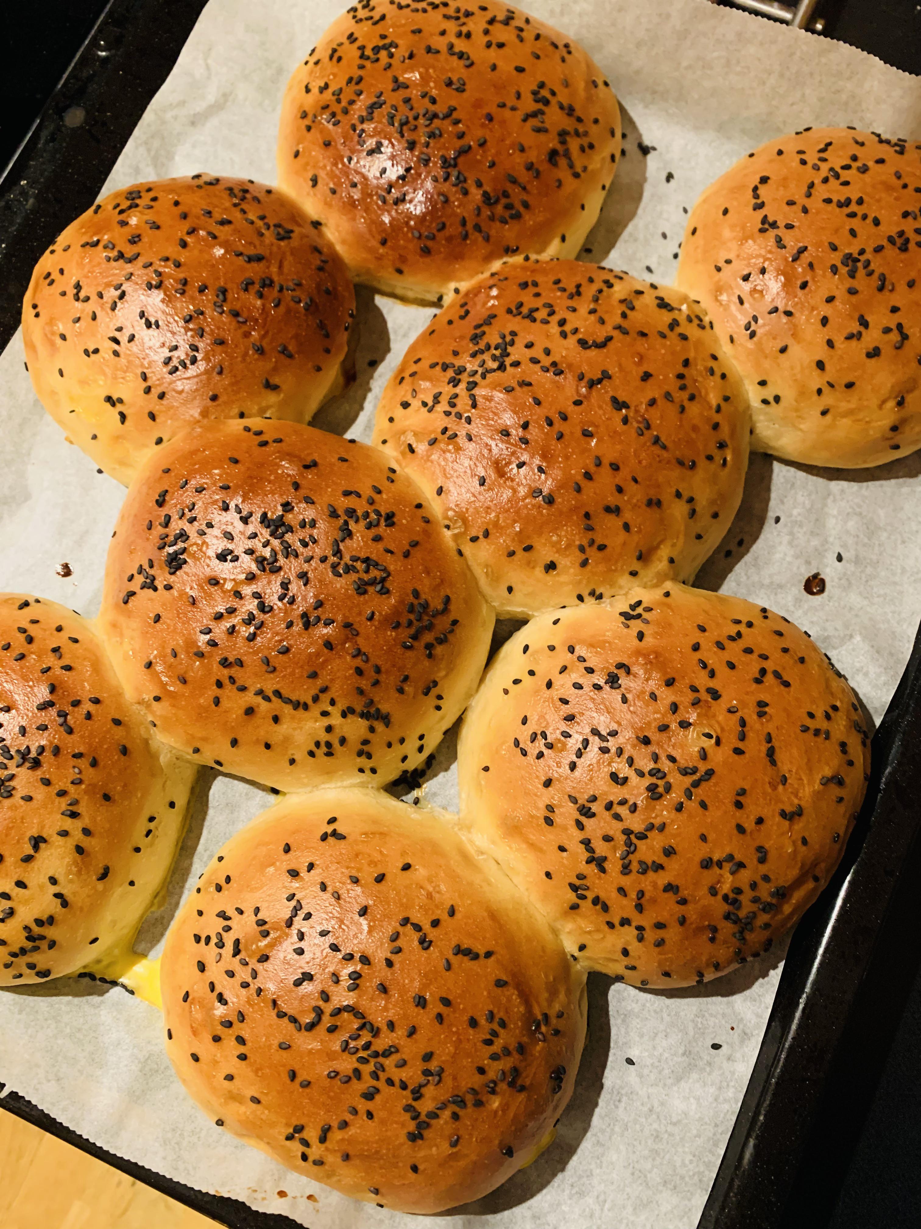 Big, delicious, homemade burger buns r/Baking