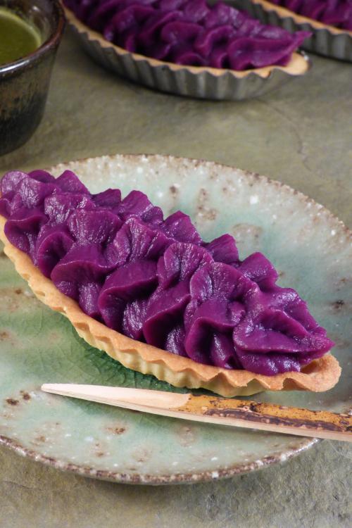 [Homemade] Murasaki Imo Tart... I love how bright purple these Okinawan