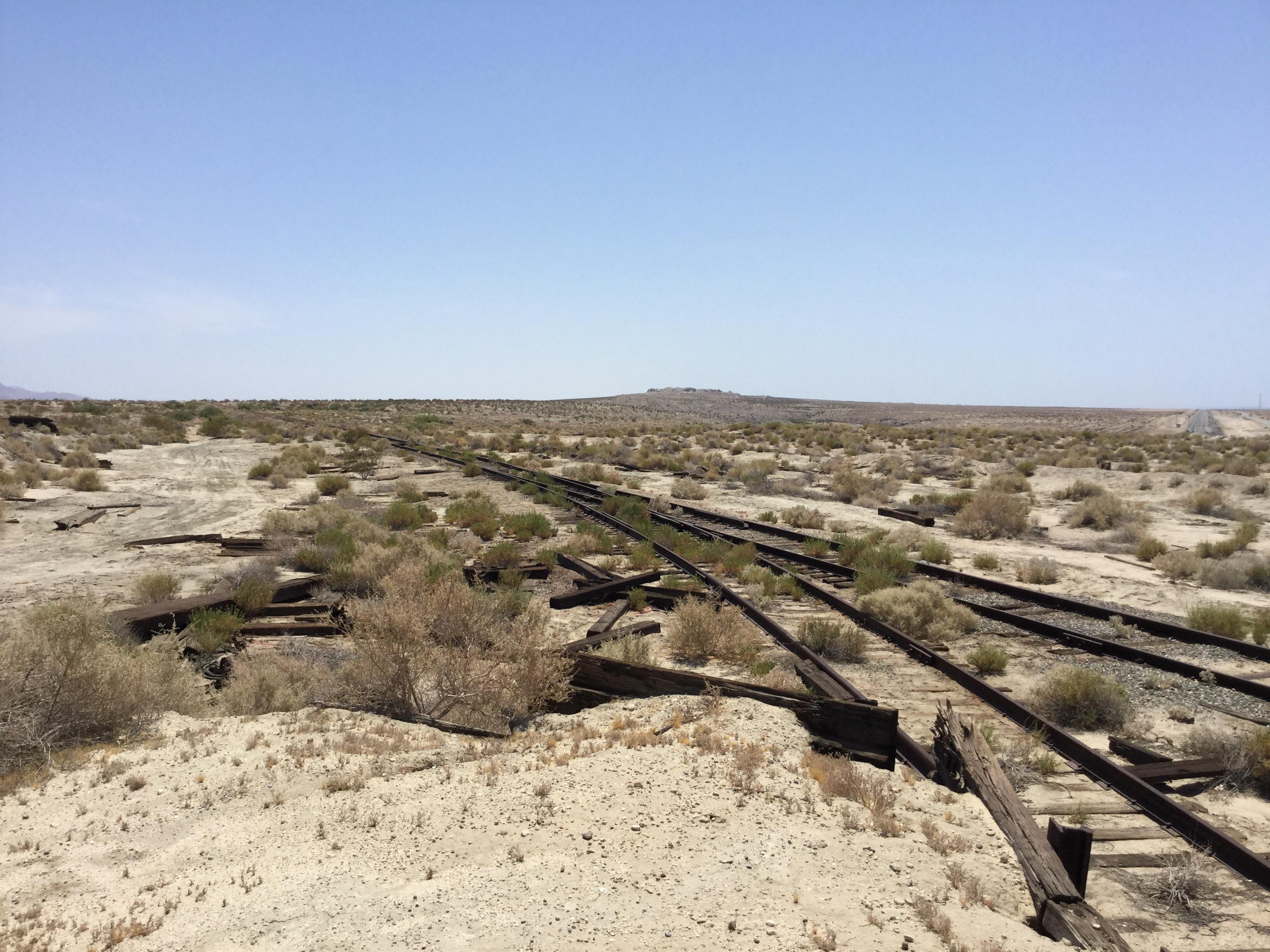Terminus of the Eagle Mtn Railroad in Ferrum Ca. Abandoned since 1986 r/rustyrails