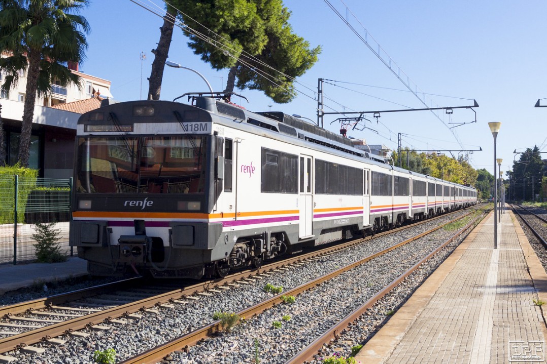 Regional train series 470 from Renfe, Spain. r/trains