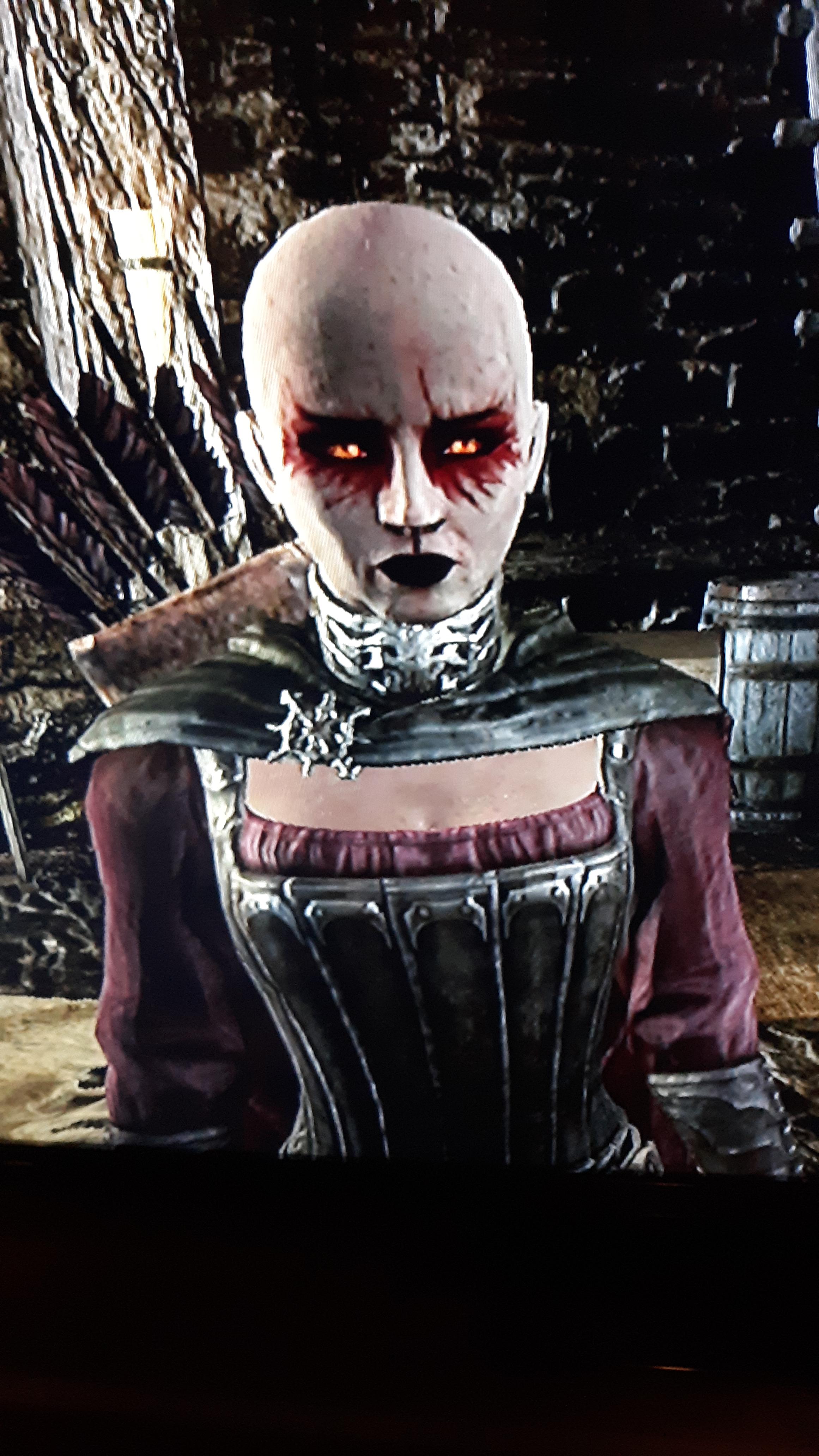 Thieves Guild hood made my character bald. skyrim