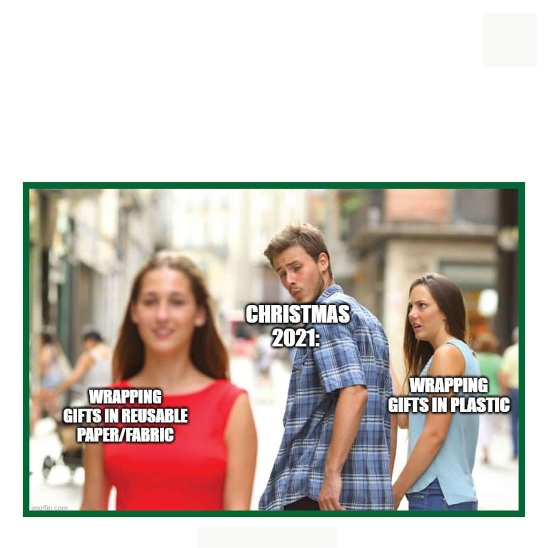 Gift wrapping in plastic VS Gift wrapping in reusable paper r/ZeroWaste