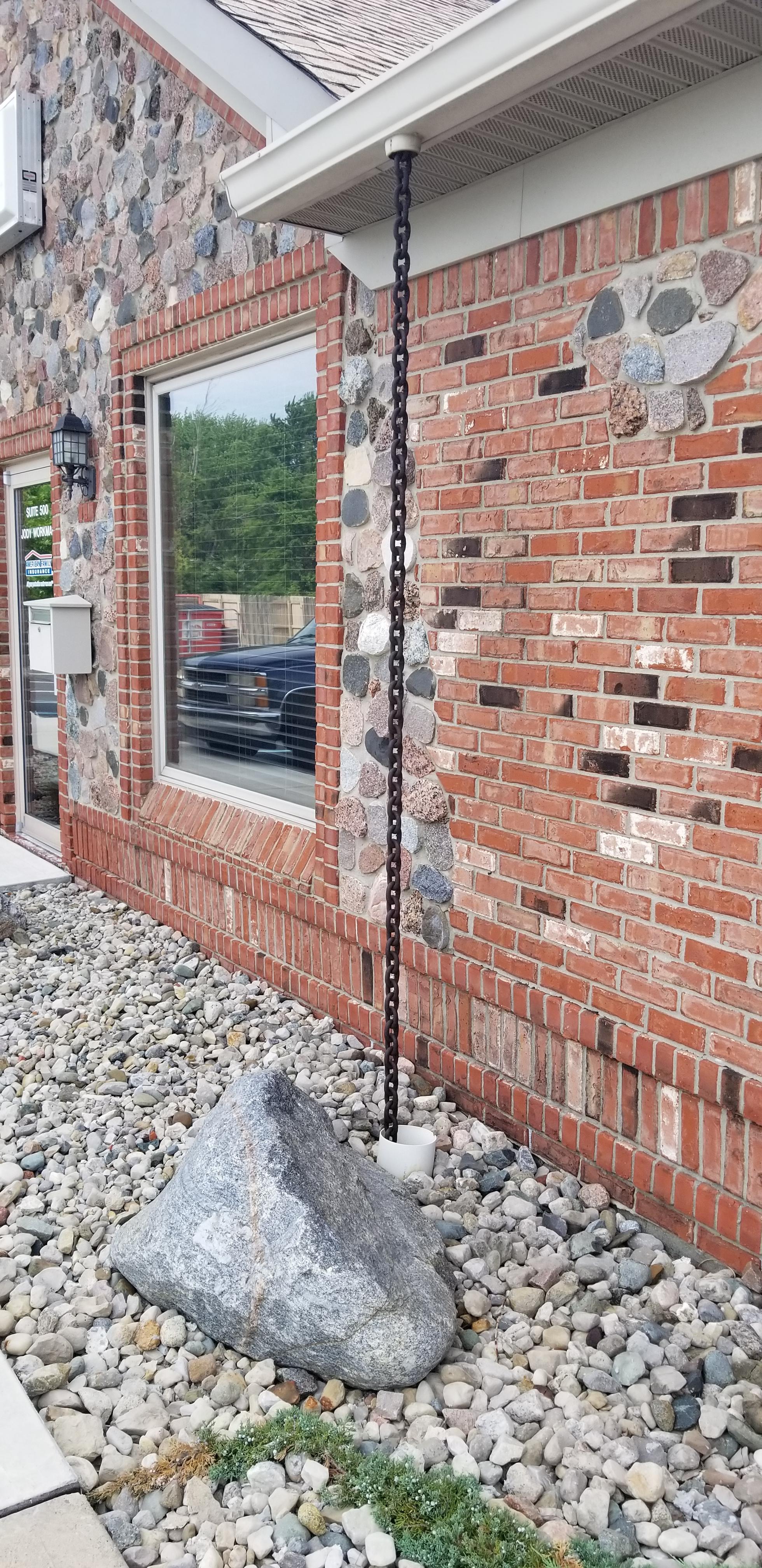 Instead of downspouts this building uses chains. r/mildlyinteresting