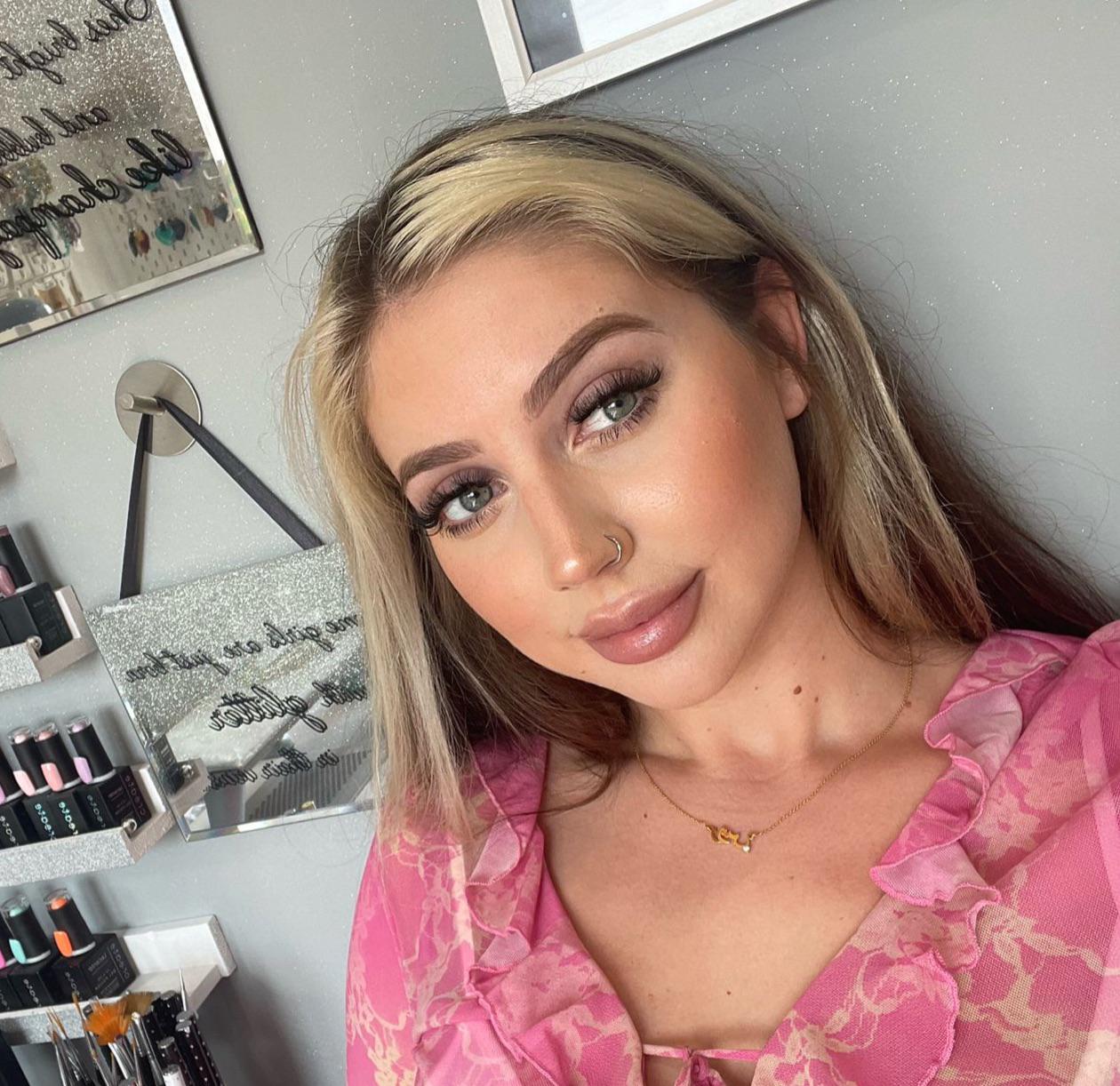 Confidently beautiful with a heart : Faces