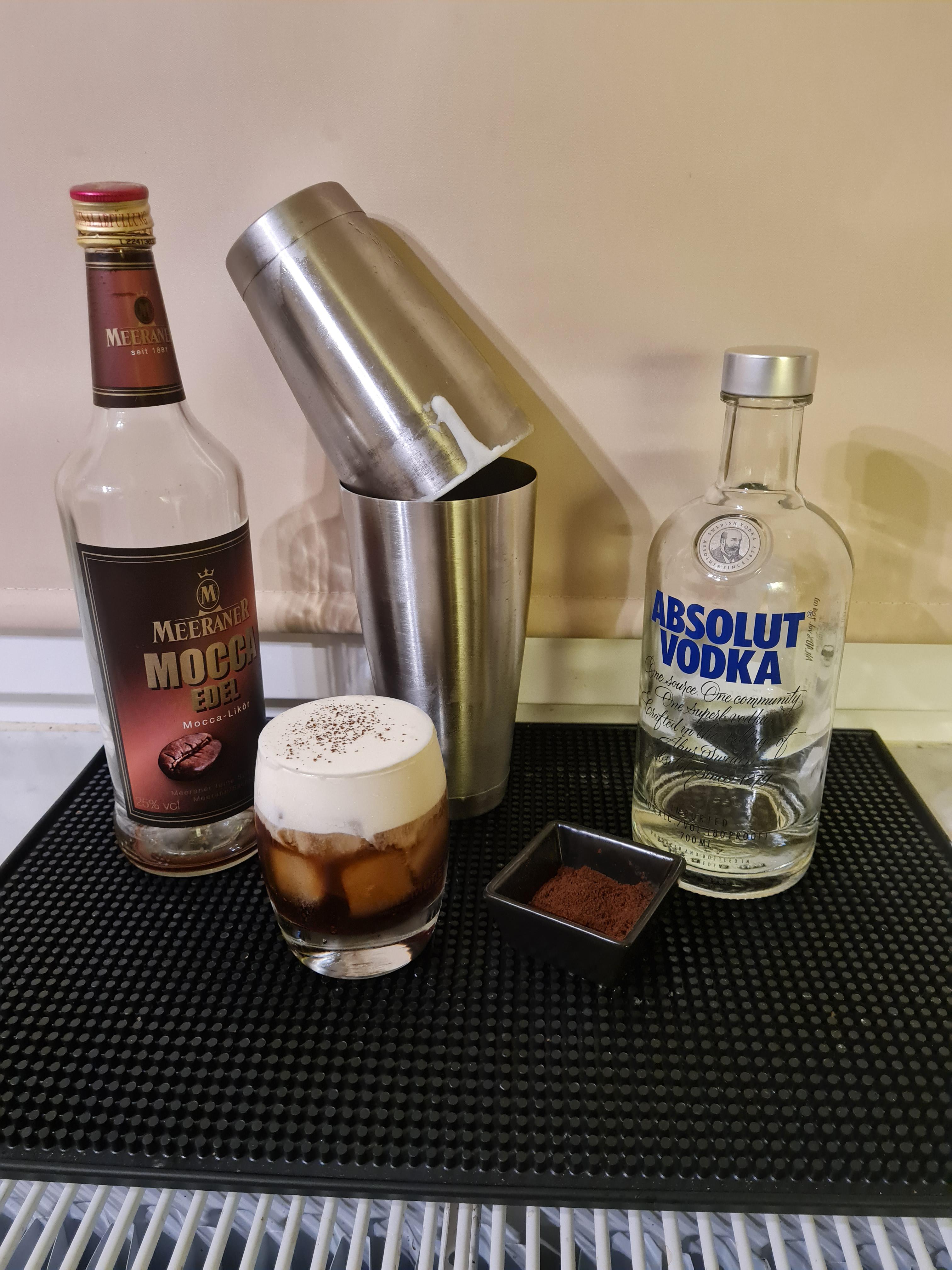 My take on an (almost) at least for me perfect white Russian