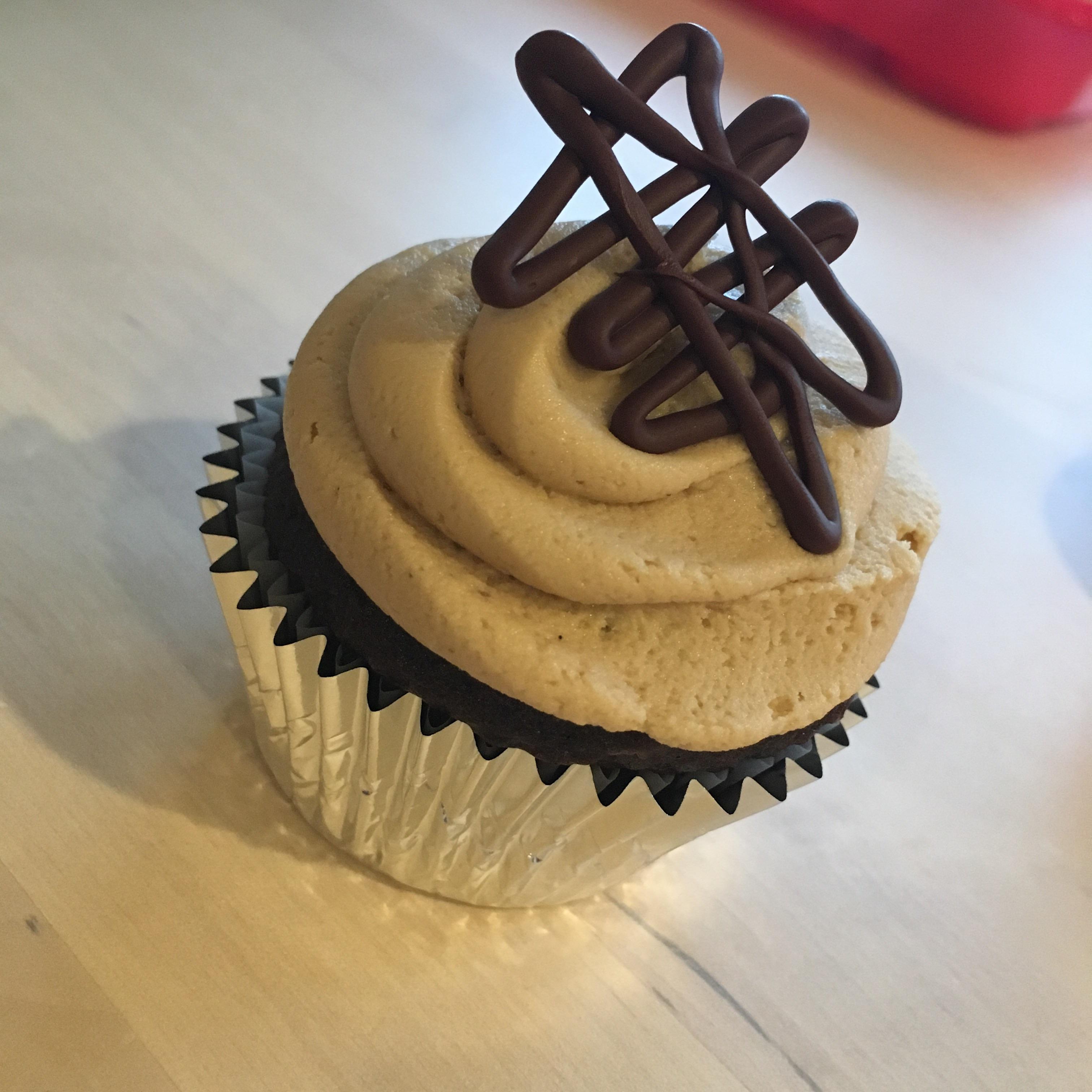 [homemade] Chocolate cupcake with salted caramel ganache and a fancy