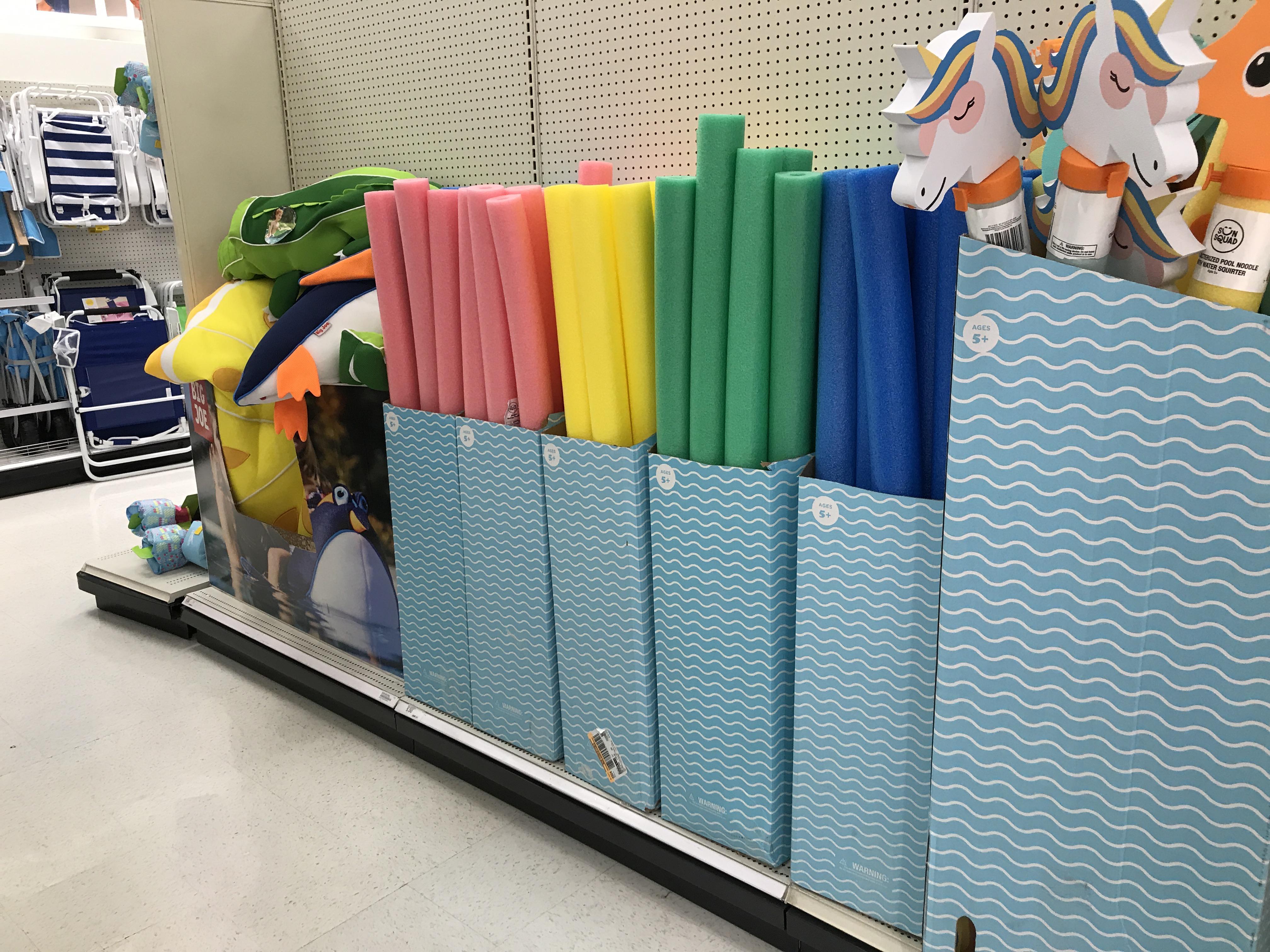 Colorcoded all the pool noodles in seasonal 😌 r/Target