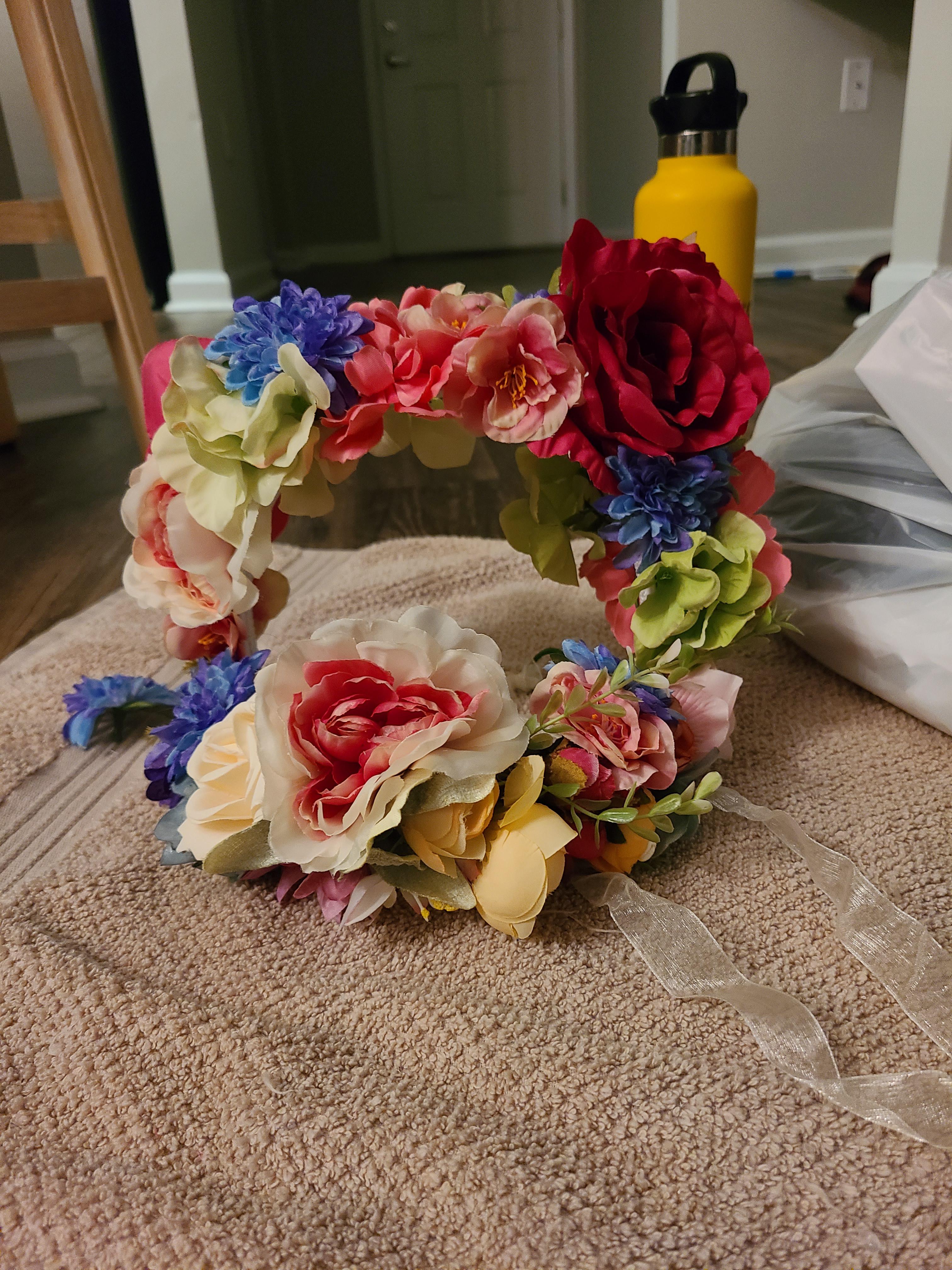Just finished my May Queen crown for Halloween! r/Midsommar