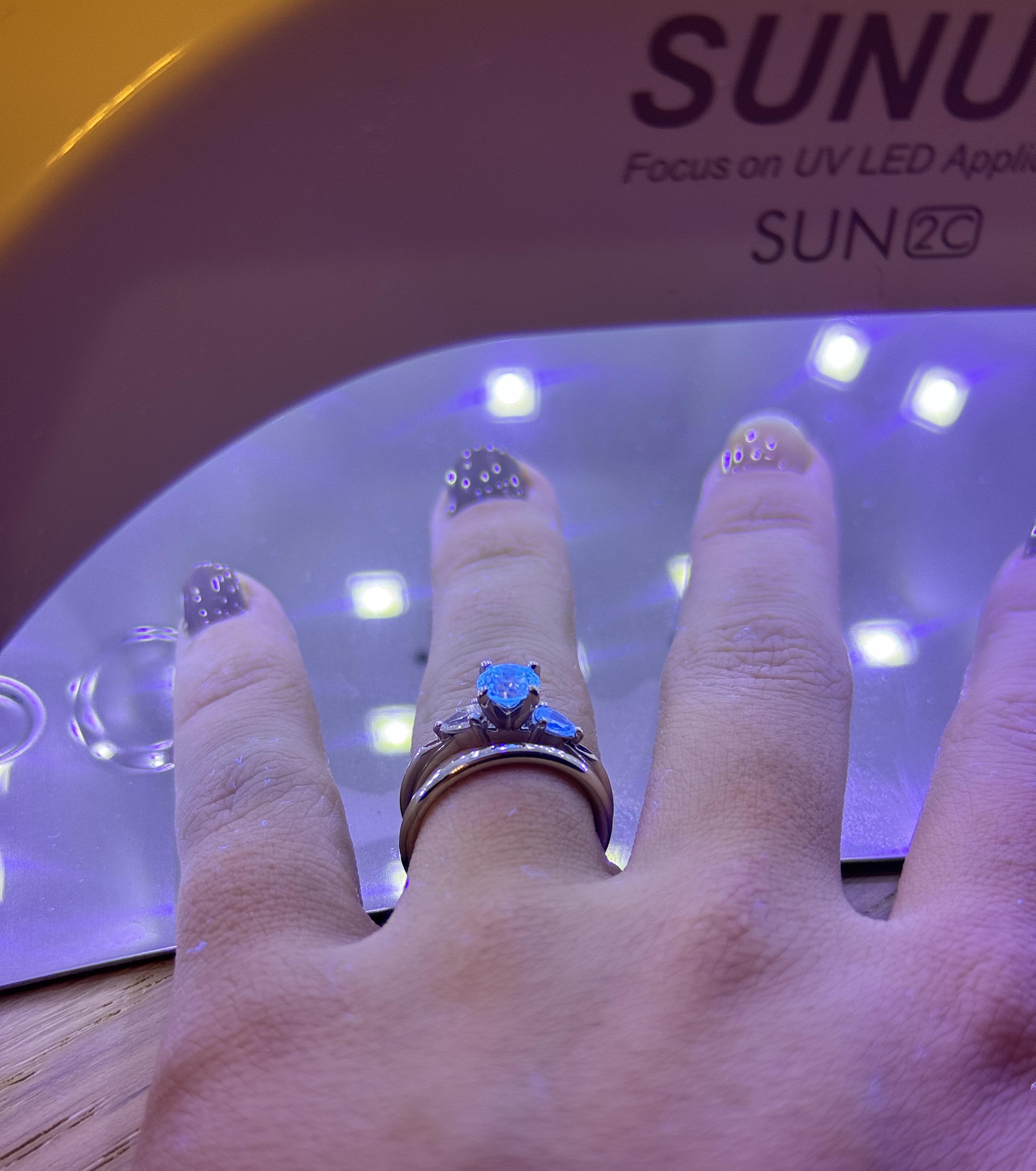 Only two of the three diamonds in my wedding ring glow under UV light. r/mildlyinteresting