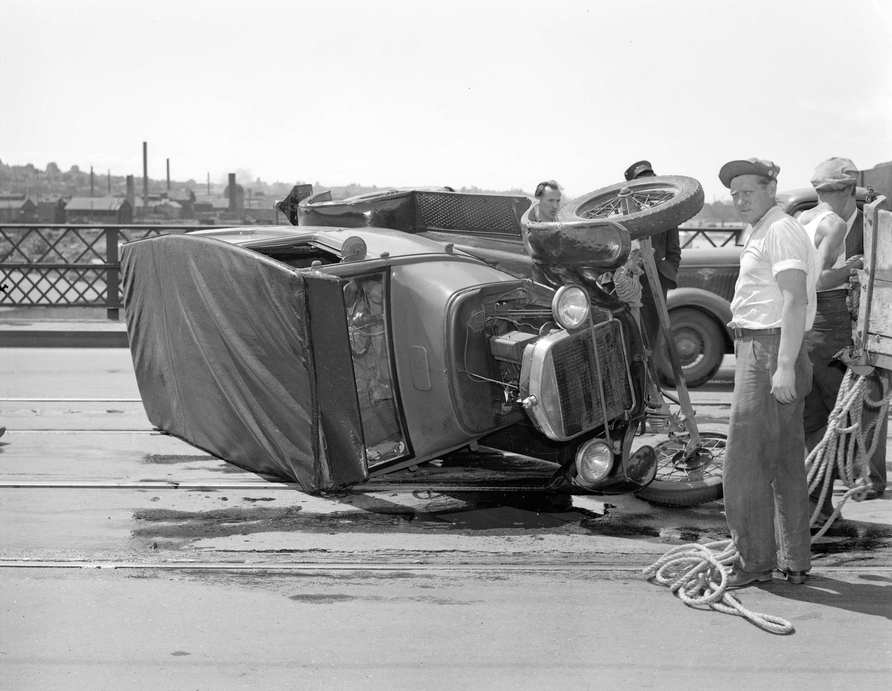 TBT Car accident on Viaduct, 1940s. r/vancouver