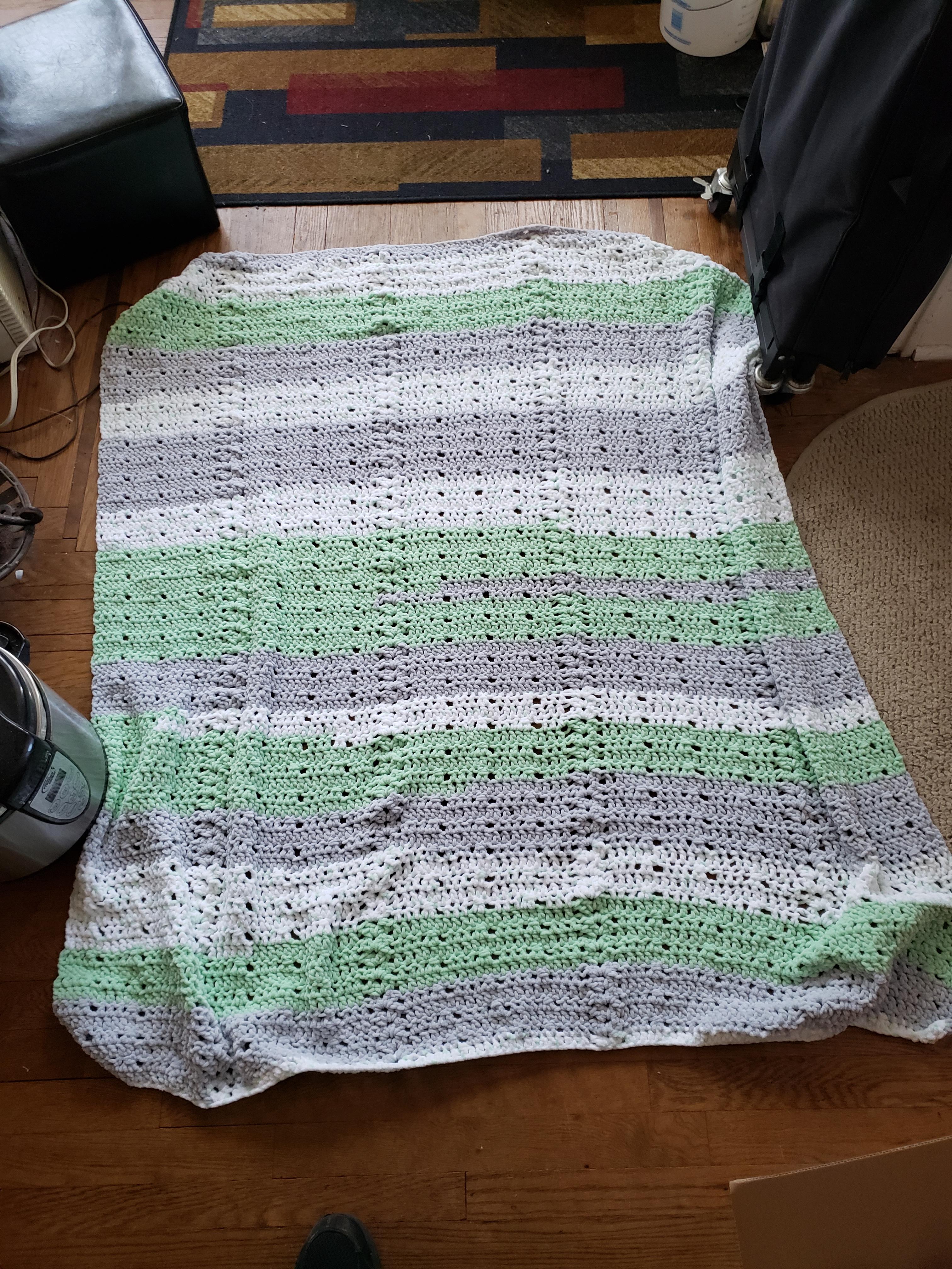 Finished my baby blanket that I was making for my friend! r/crochet