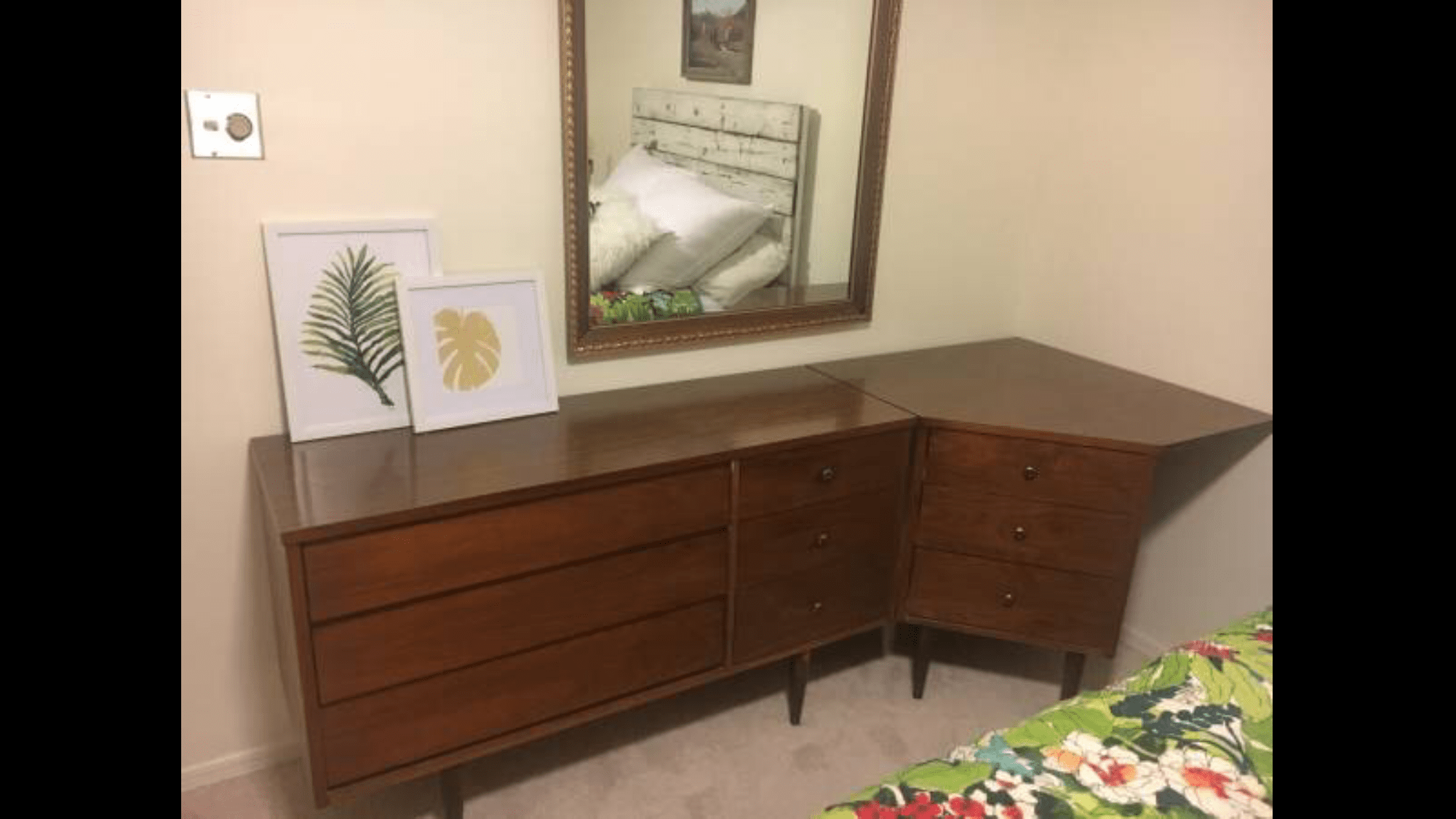 Spotted on Craigslist is this missing a dresser to the right, or is