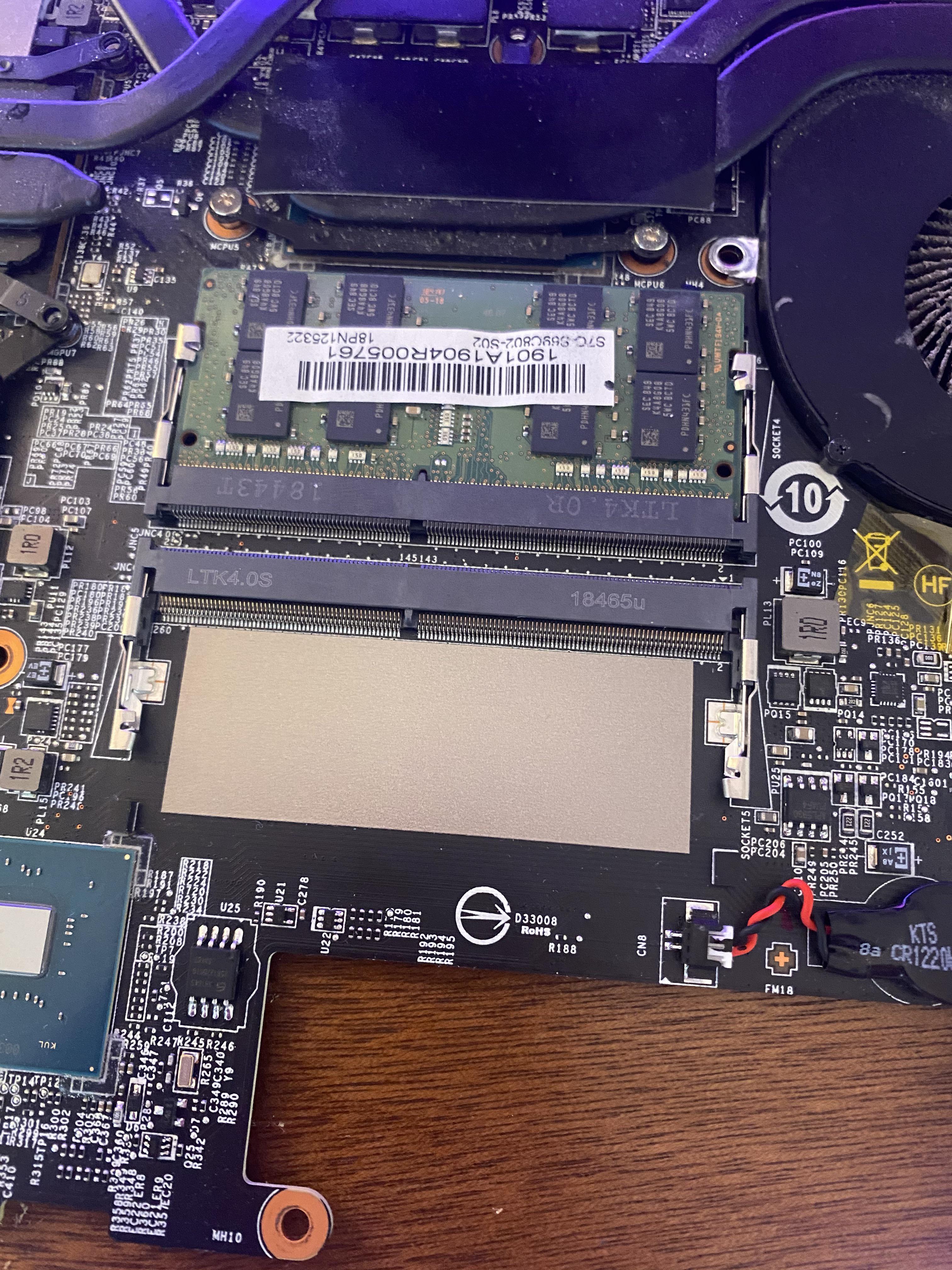 I cant believe that a 2500 dollar GAMING laptop runs single channel ram