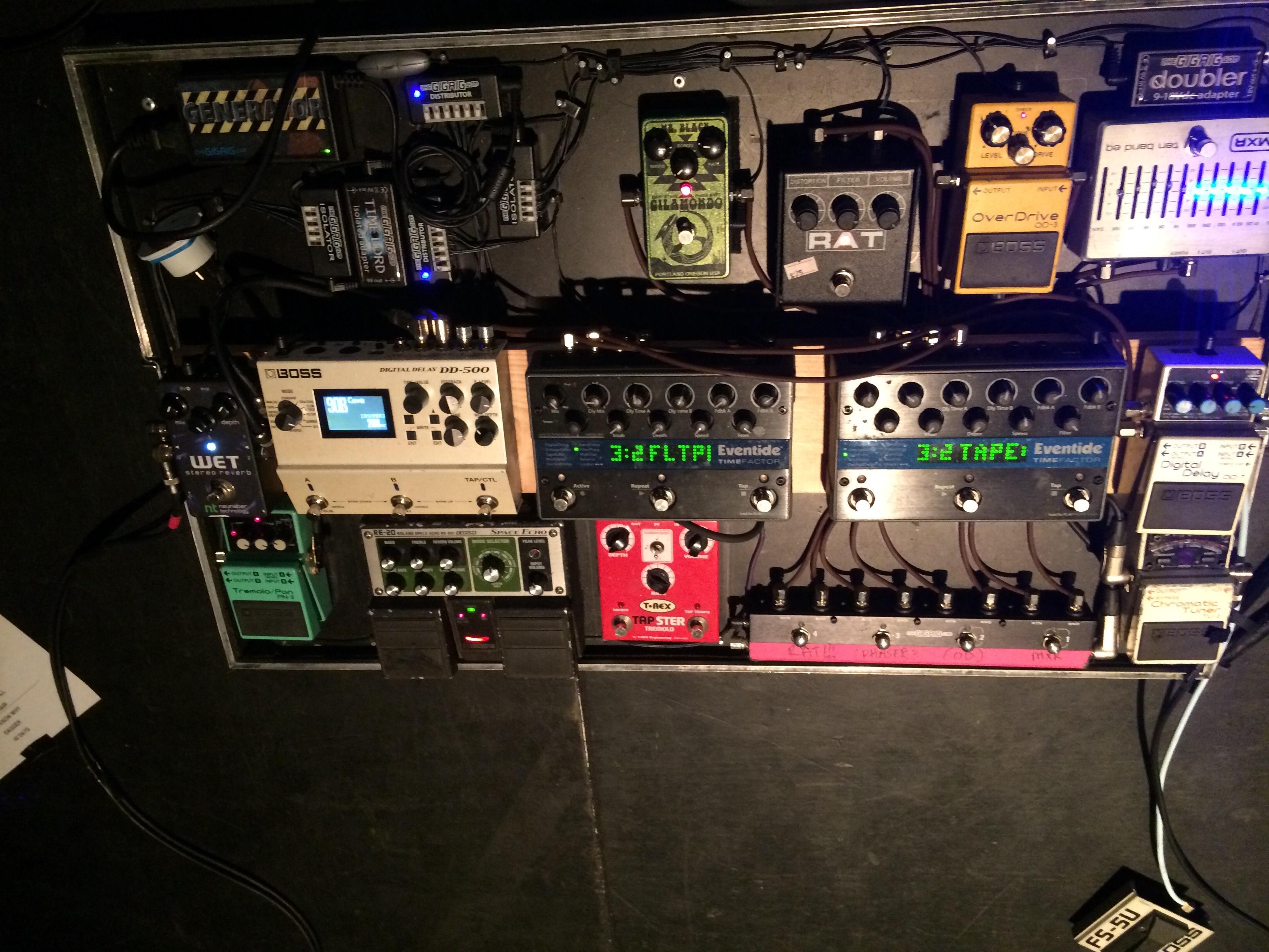 neil‘s and christian‘s current pedalboards r/Slowdive