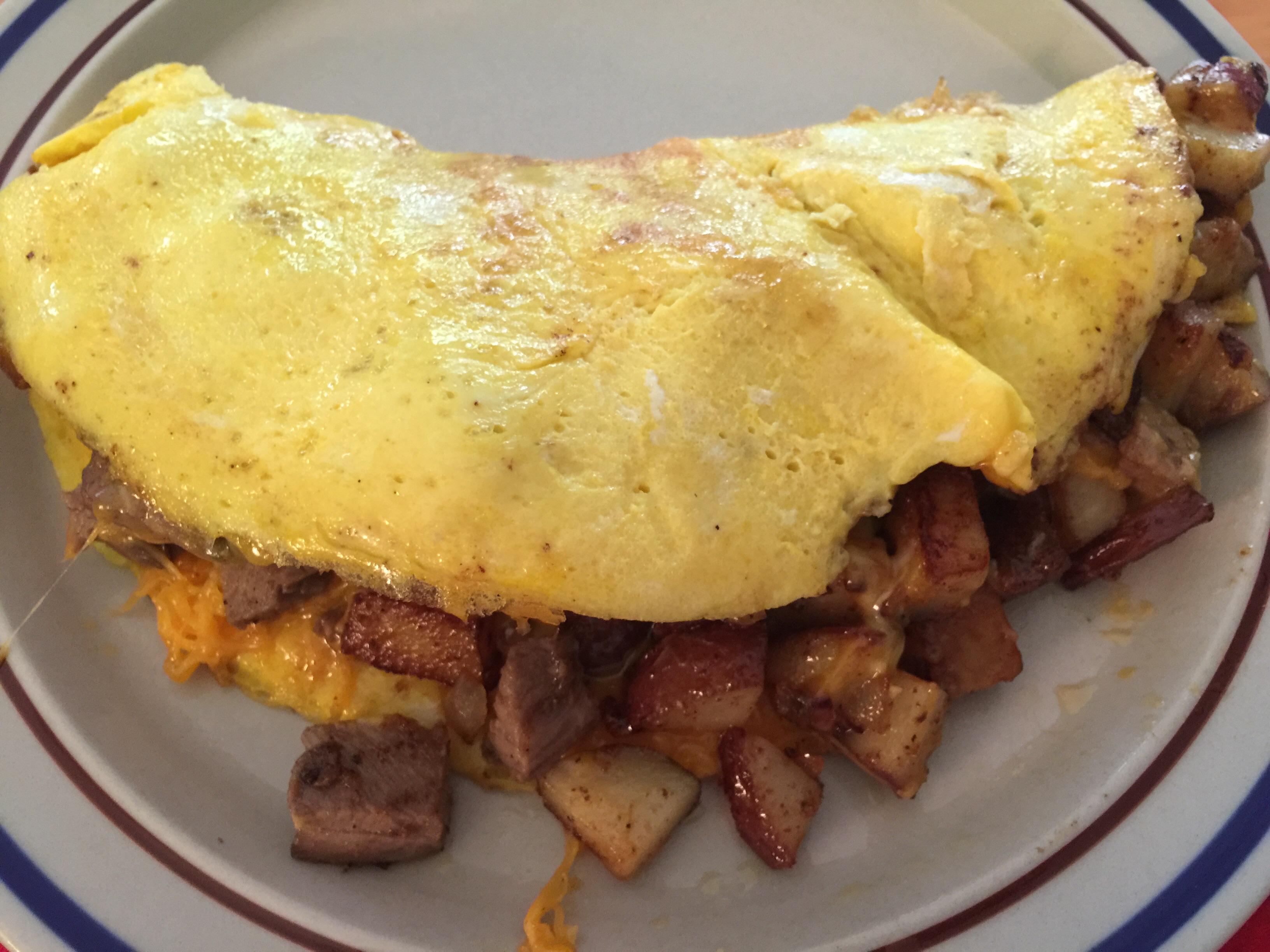 [Homemade] omelette stuffed with leftover prime rib, fried potatoes