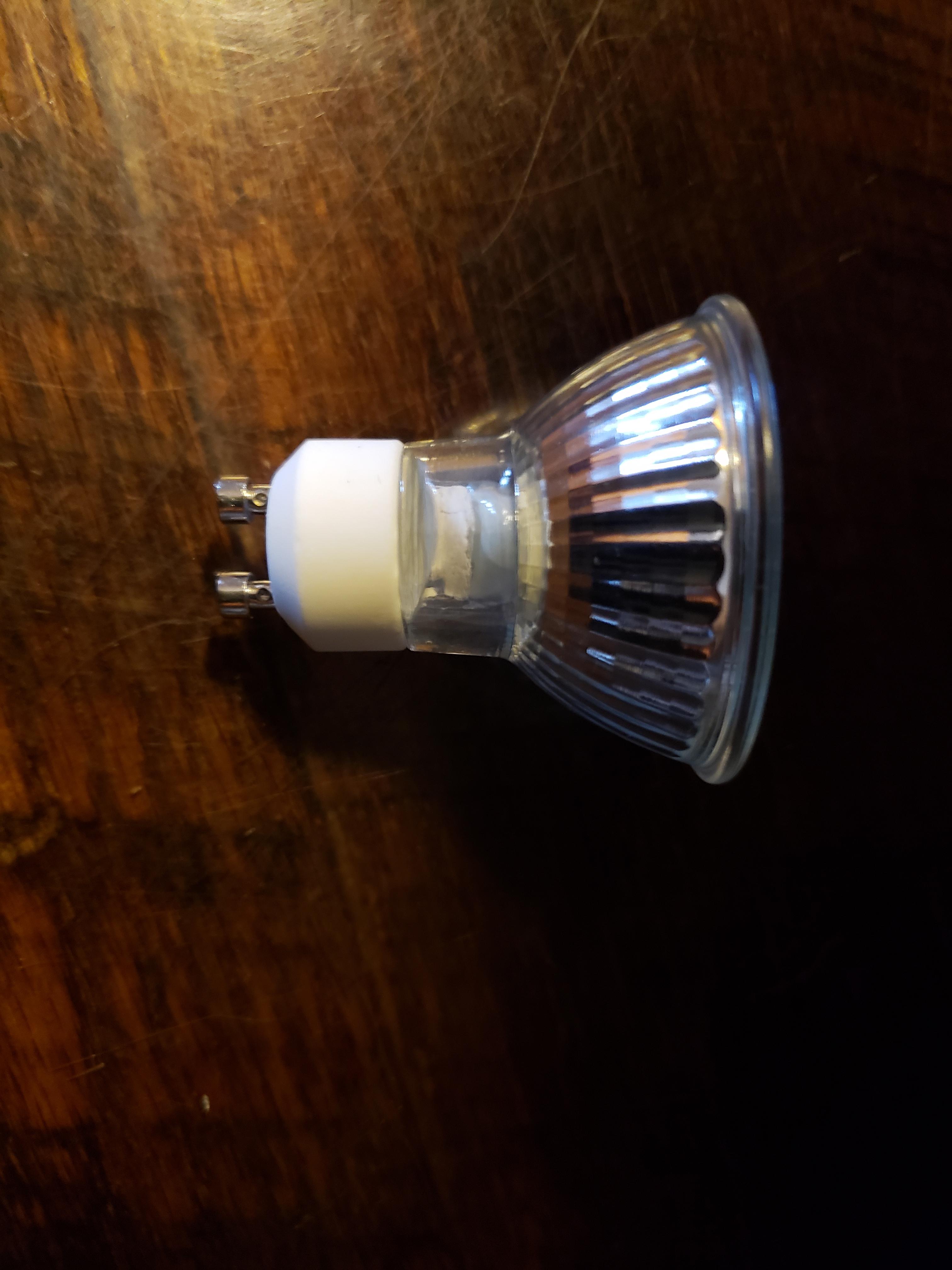 What kind of bulb is this? GU10? : r/electricians