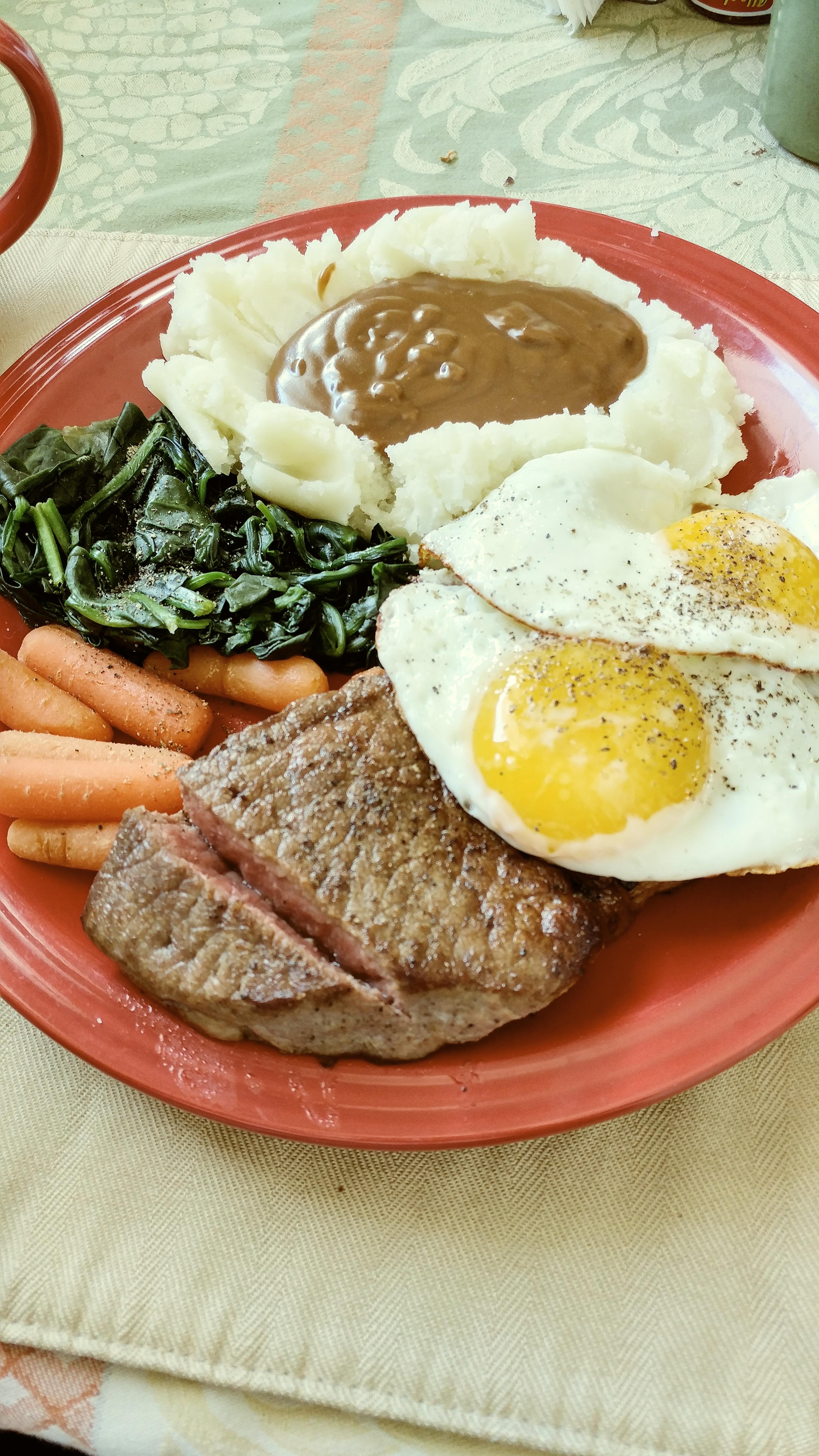 [Homemade] Steak and Eggs, mashed potatoes and gravy food