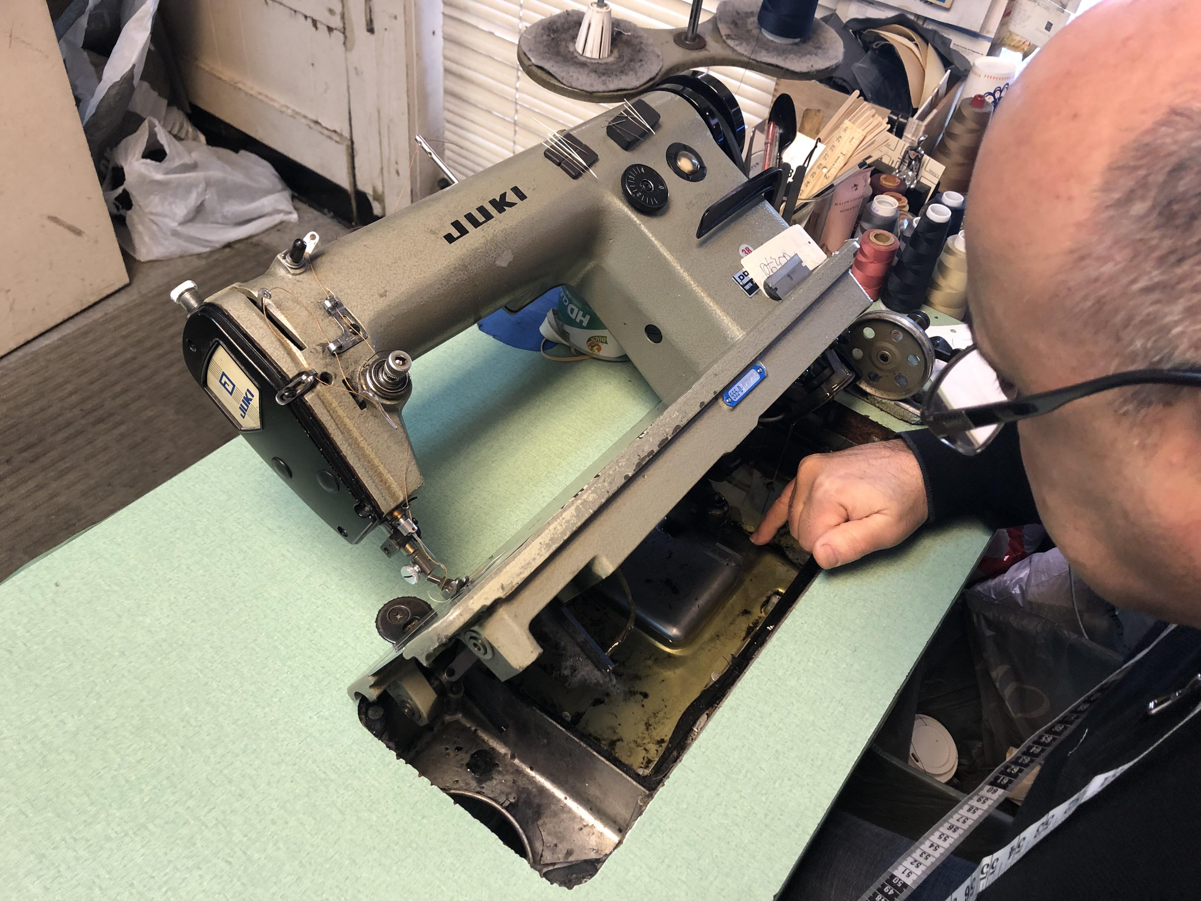 My tailor’s sewing machine has a large oil sump and lubricant is drawn up with every stitch. r