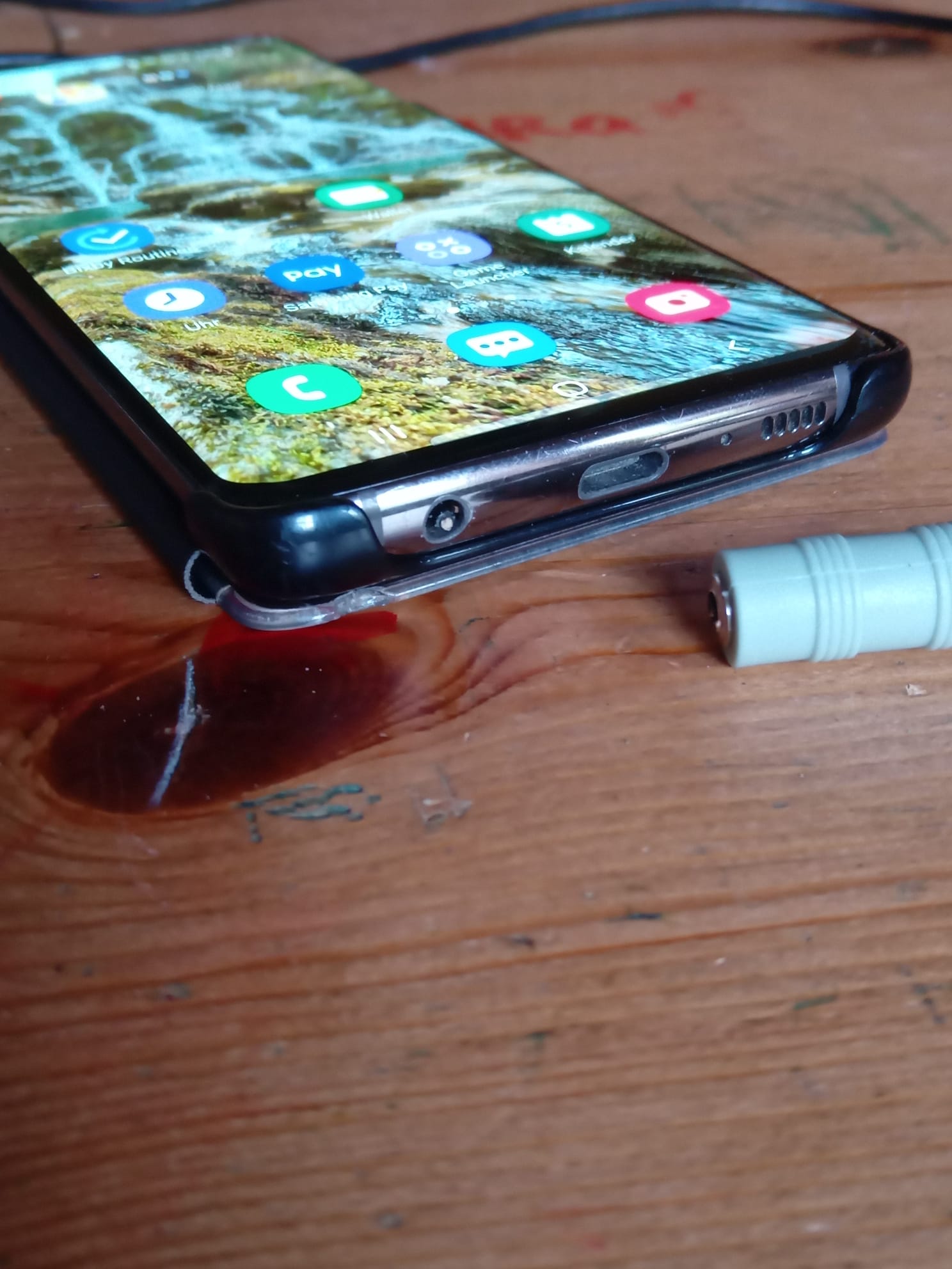 AUX cable broke inside the headphone jack r/mildlyinfuriating