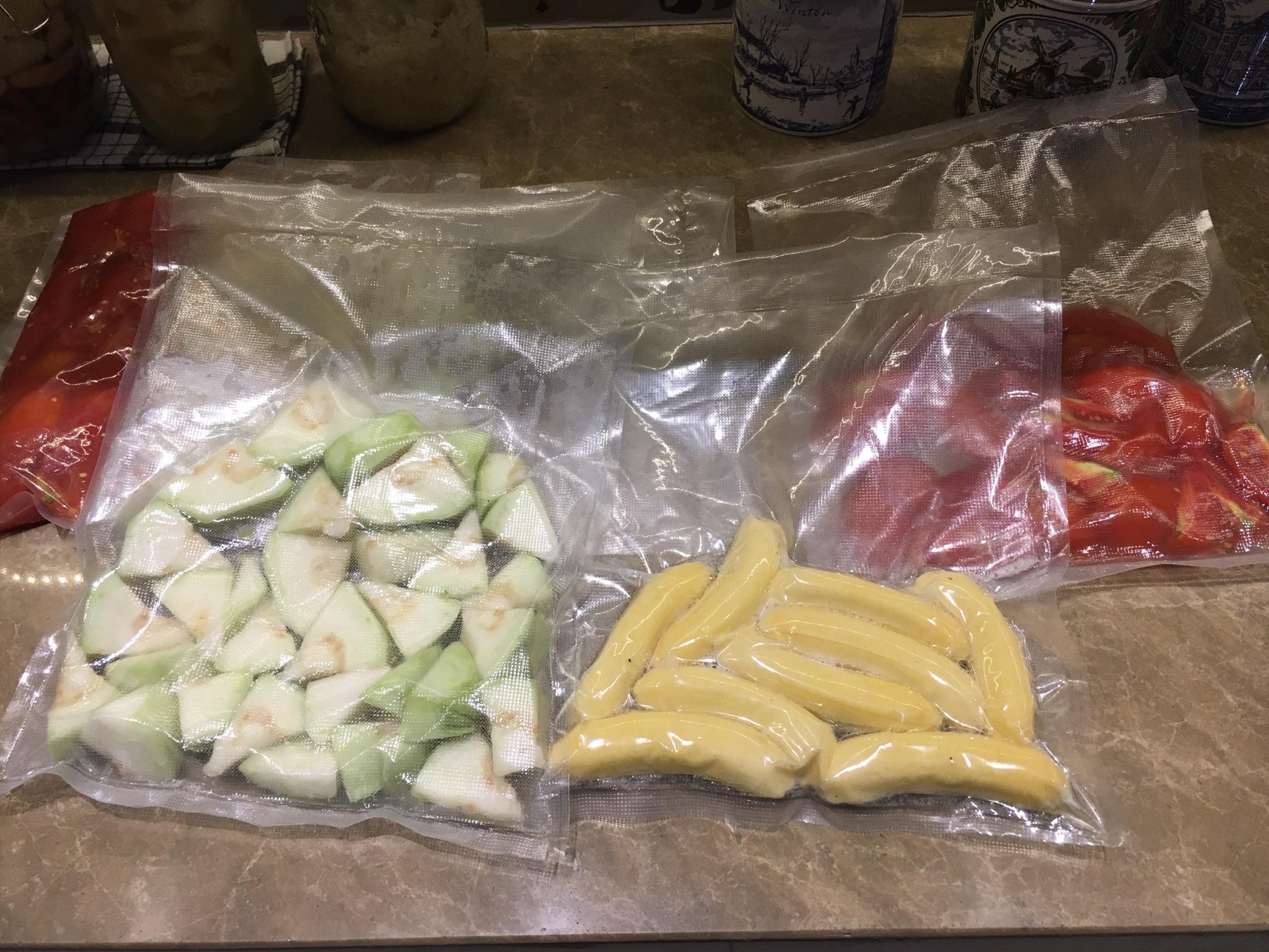 Vacuum bag lacto Tomatoes, bananas, guavas r/fermentation