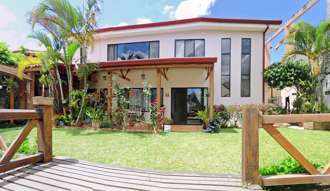 REDUCED Freses, Curridabat, Costa Rica OneStory, 4500ft2 House