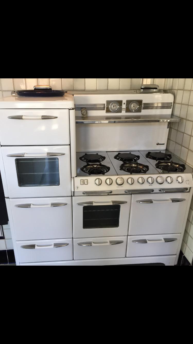 All the oven doors you’d ever need...and then some r/vintagekitchentoys