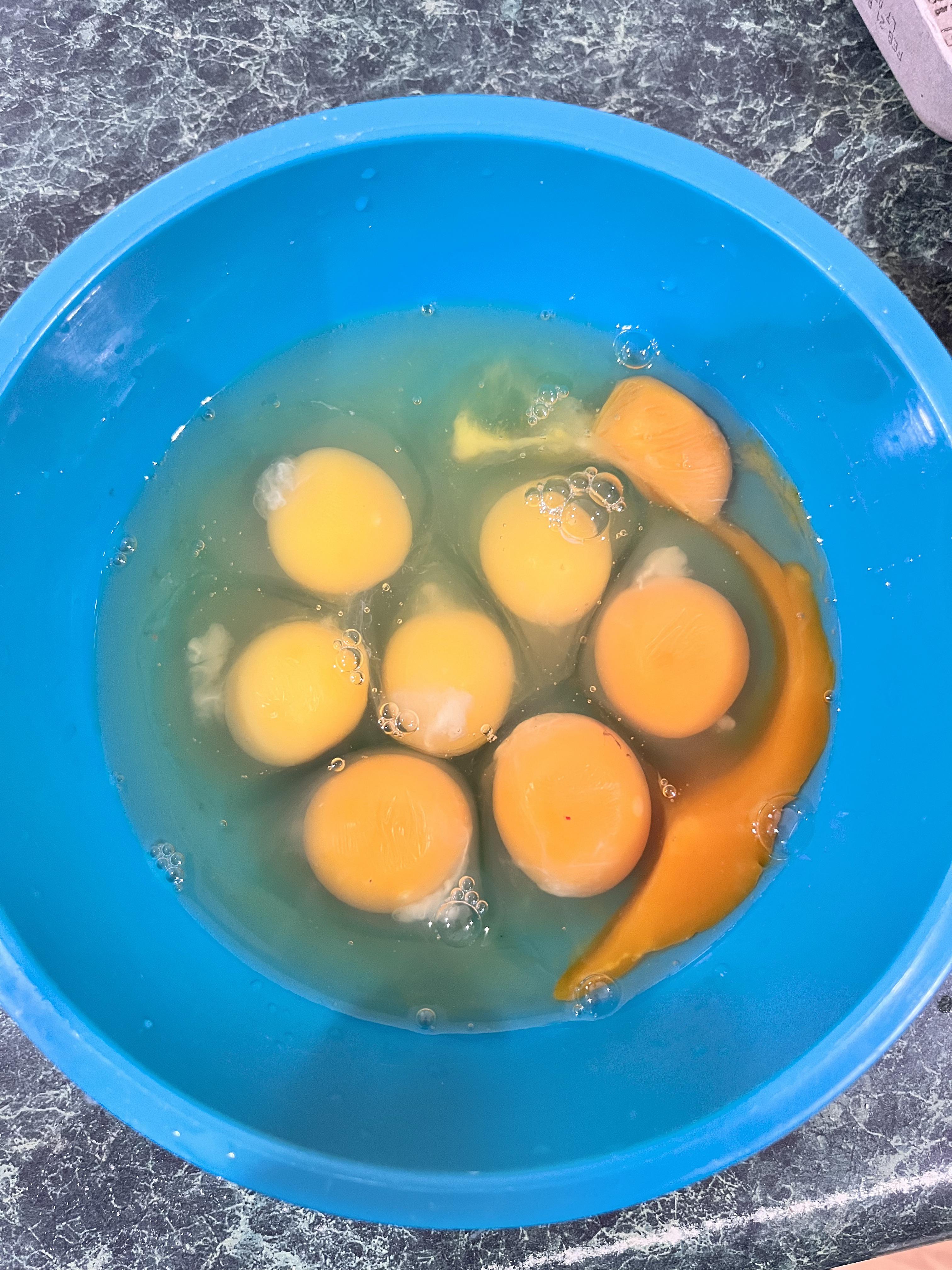 Thé yolk color difference between my fresh eggs and store bought eggs
