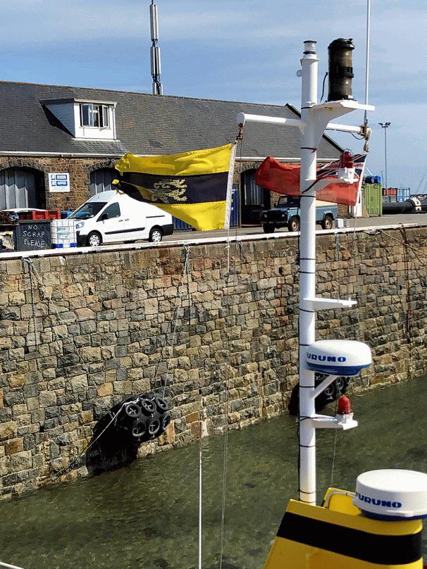 Anyone able to identify the yellow and black flag? (spotted in St