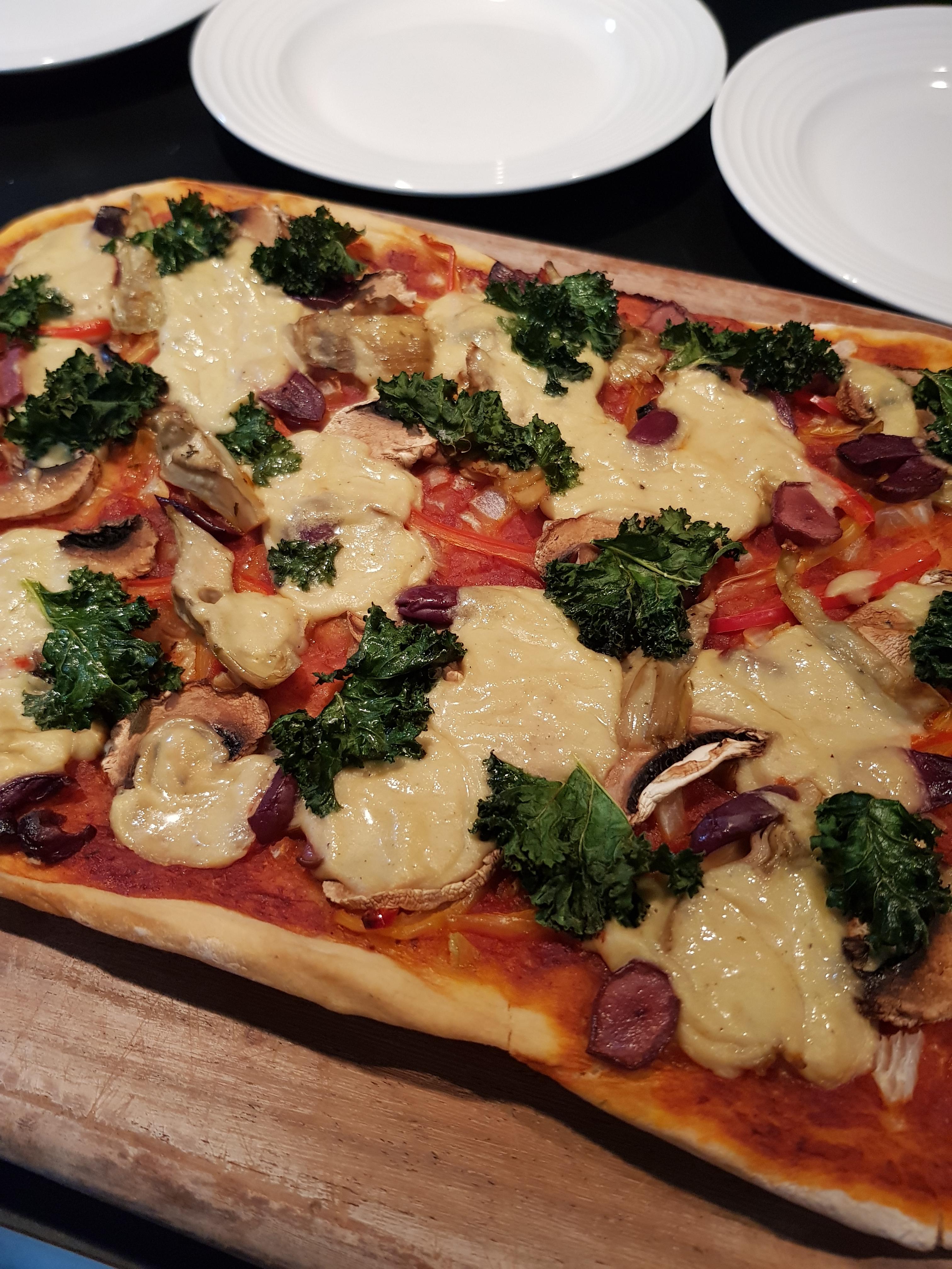 Finally made vegan pizza with homemade cashew cheese 💚 lifechanging 😍