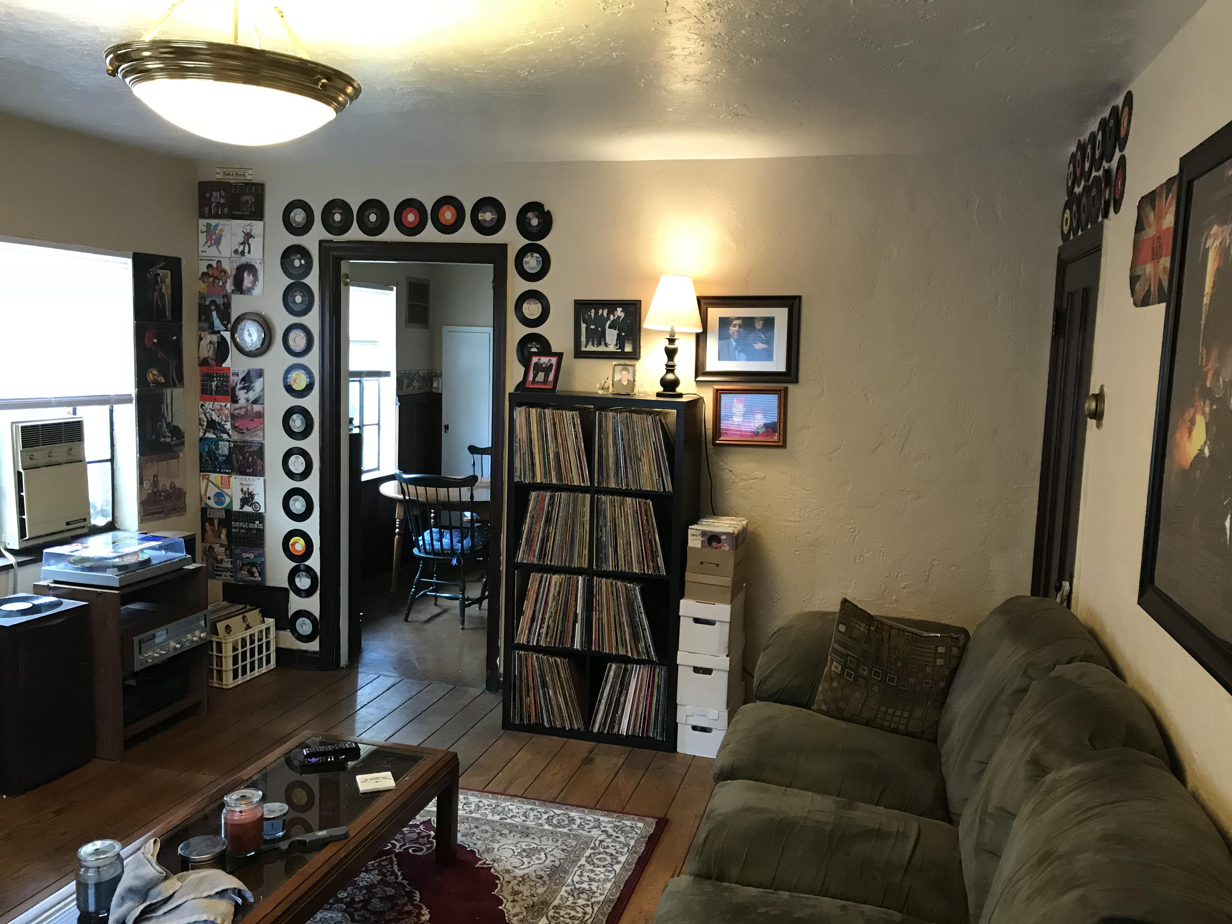 Apartment vinyl setup r/vinyl