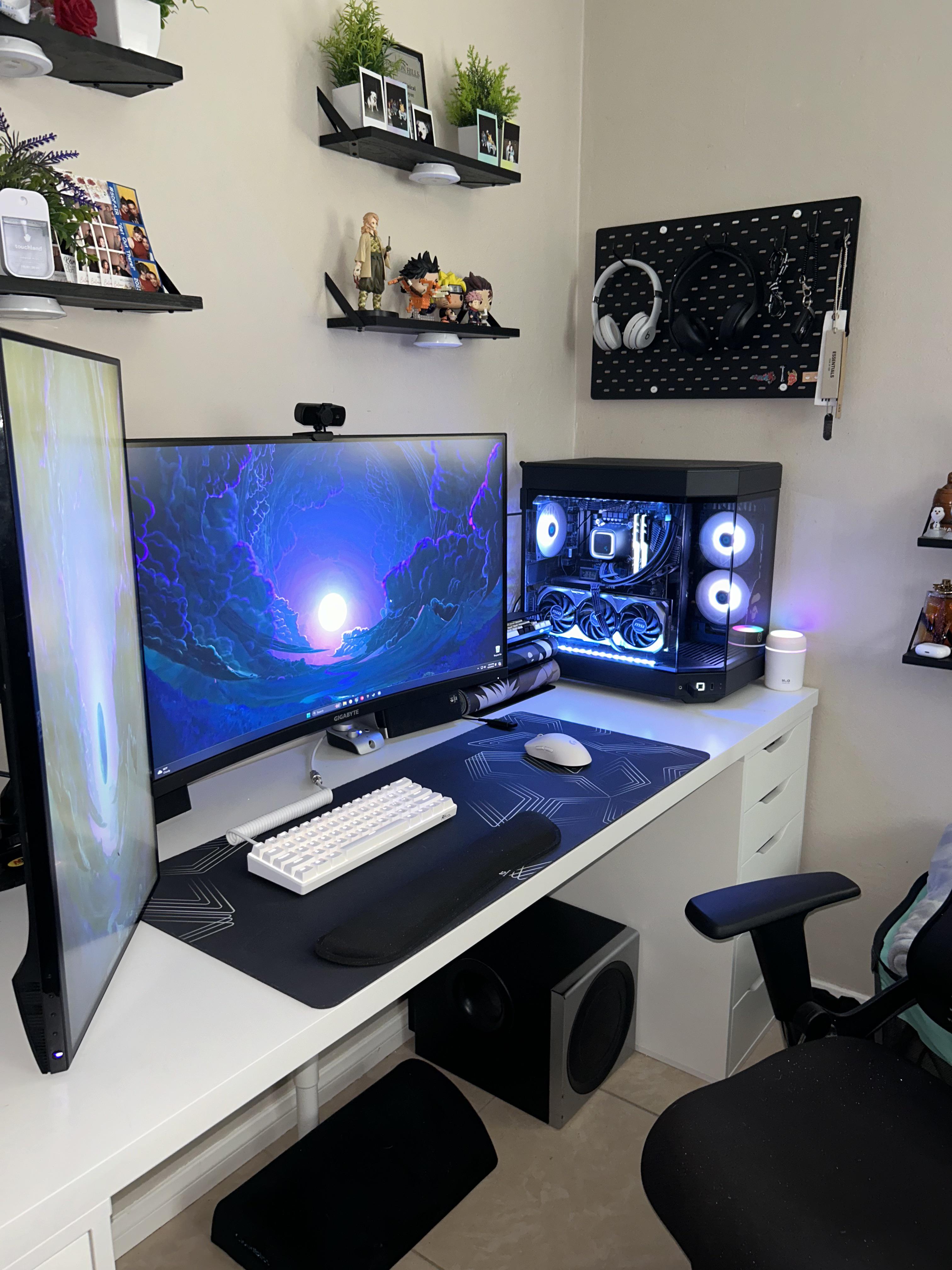 Should I paint my desk black 🧐 r/battlestations