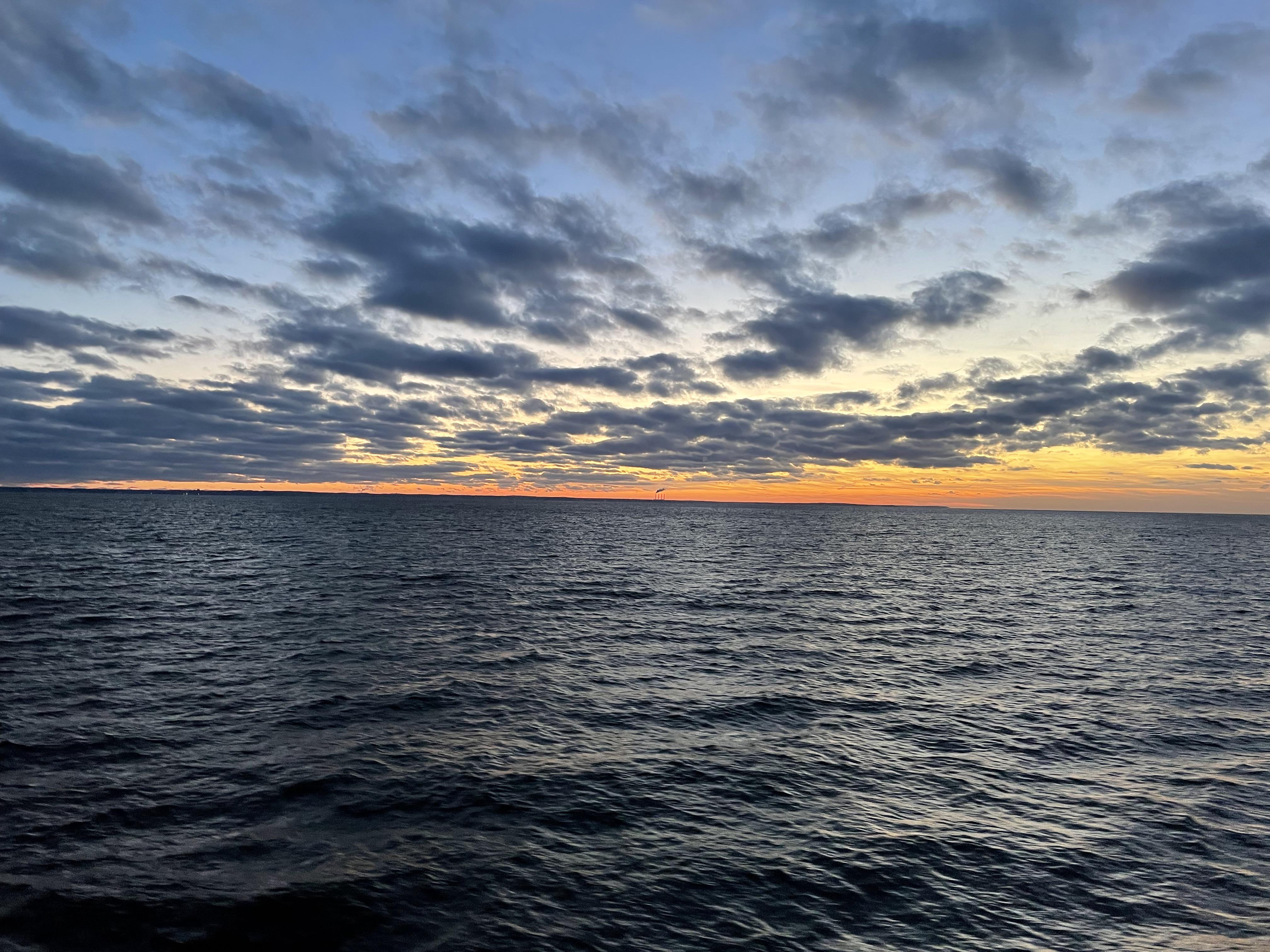 Sunset on the ferry to Long Island r/SkyPorn